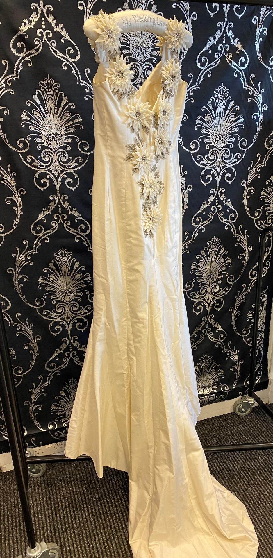 1 x ALAN HANNAH 'Electra' Stunning Fishtail Designer Wedding Dress RRP £2,330 UK 12 - Image 4 of 11