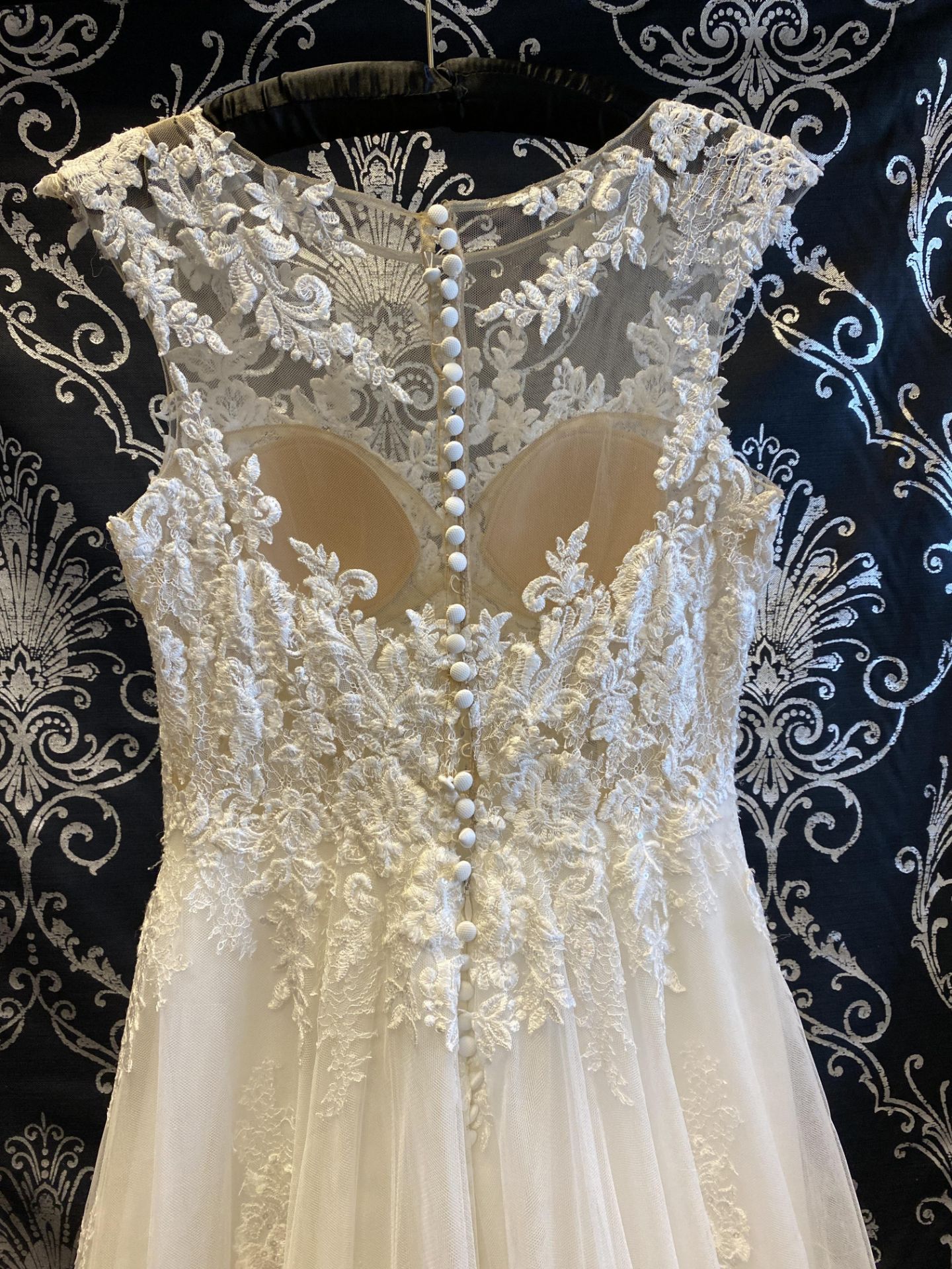 1 x PRONOVIAS Stunning Lace And Chiffon Full Skirted Designer Wedding Dress RRP £1,800 UK12 - Image 6 of 7