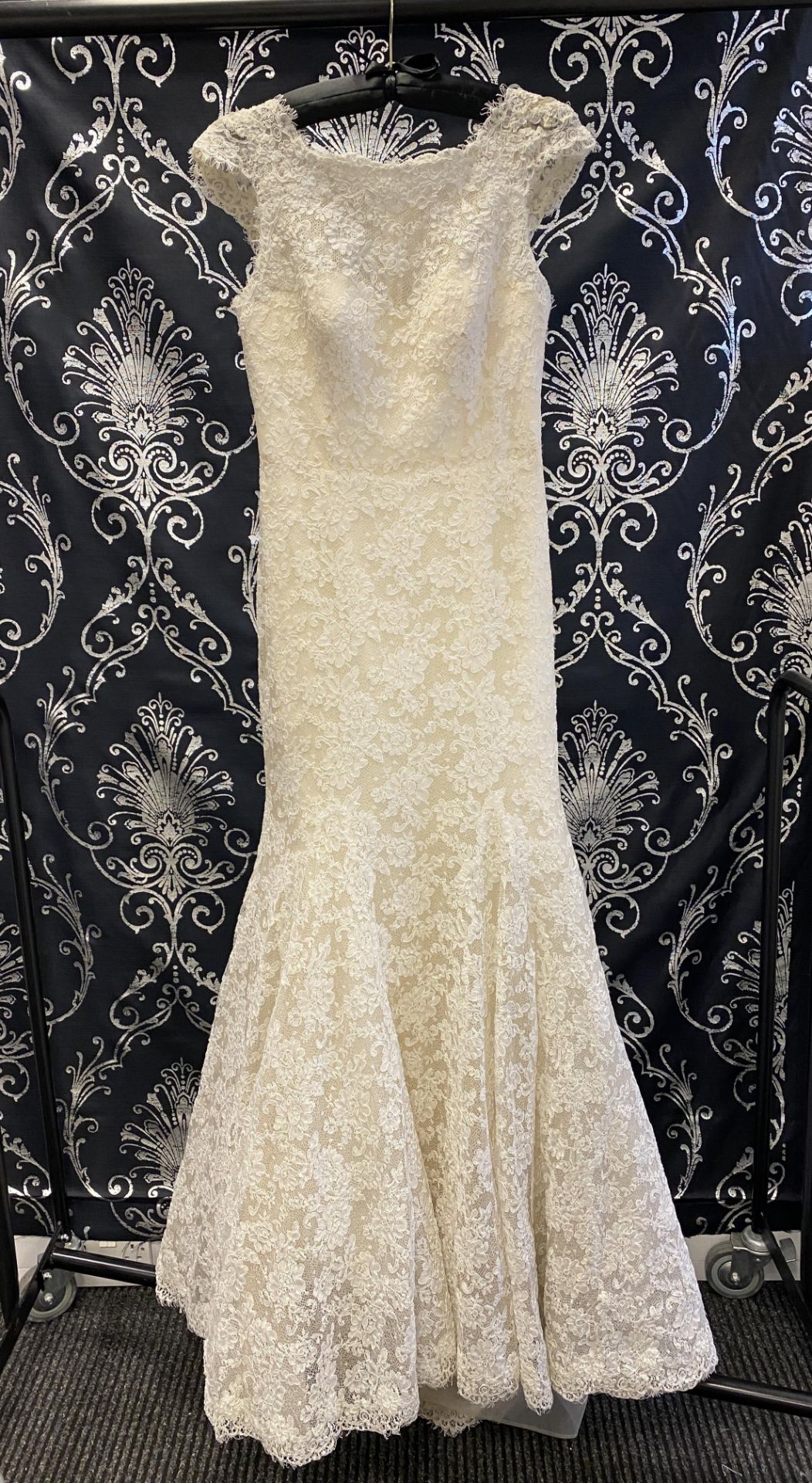 1 x ANNA SUL Y 'White Rose' Full Lace Mermaid Style Designer Wedding Dress RRP £1,250