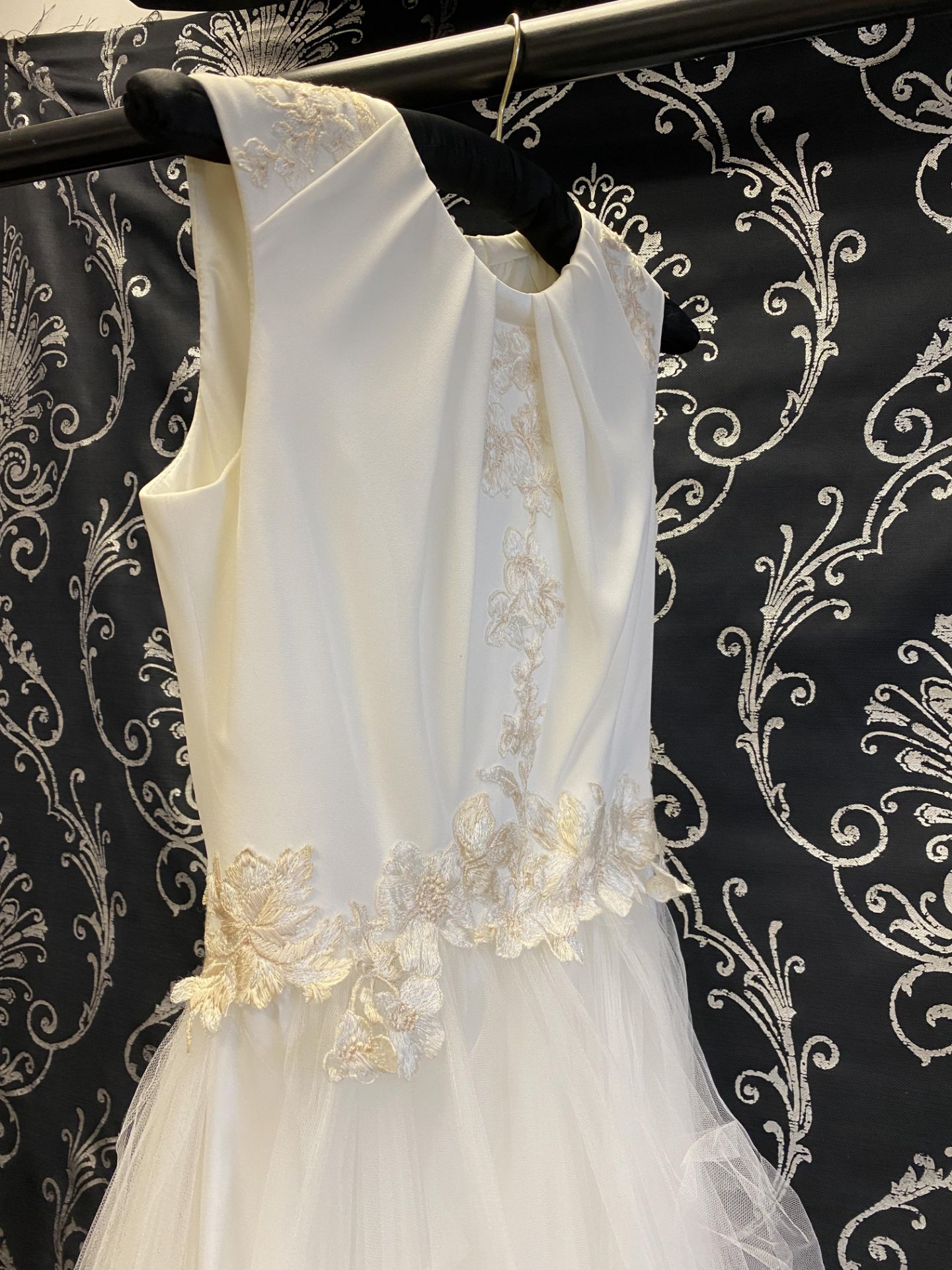 1 x DAVID FIELDEN '8816' Jewel Neck Full Skirted Designer Wedding Dress RRP £2,850 UK 12 - Image 4 of 9