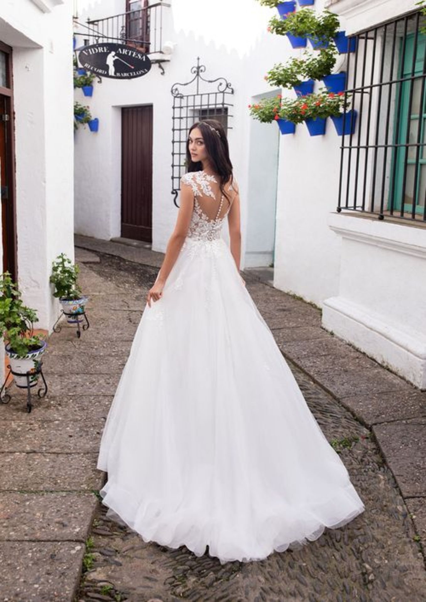 1 x PRONOVIAS Stunning Lace And Chiffon Full Skirted Designer Wedding Dress RRP £1,800 UK12 - Image 2 of 7