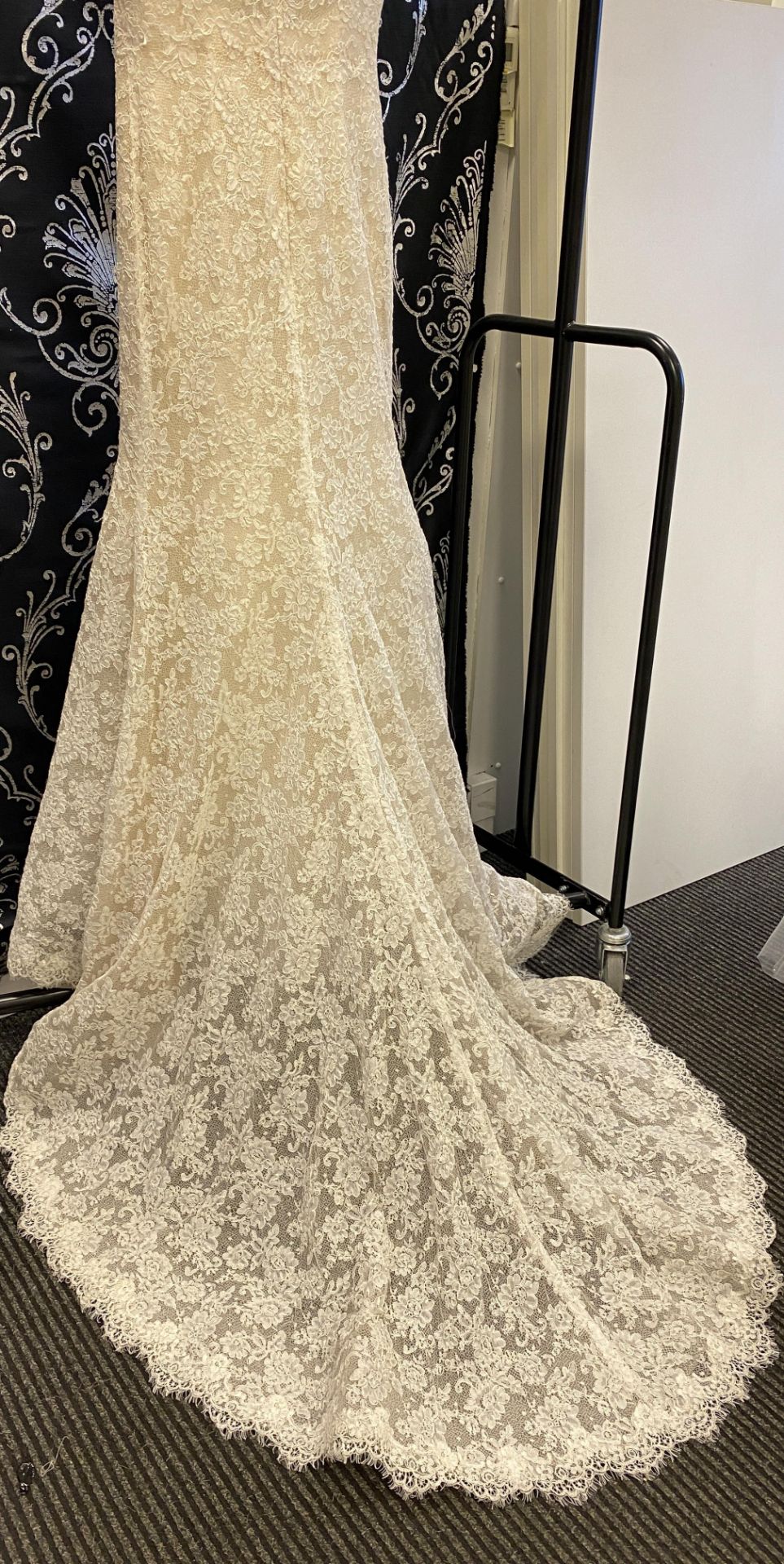 1 x ANNA SUL Y 'White Rose' Full Lace Mermaid Style Designer Wedding Dress RRP £1,250 - Image 7 of 11