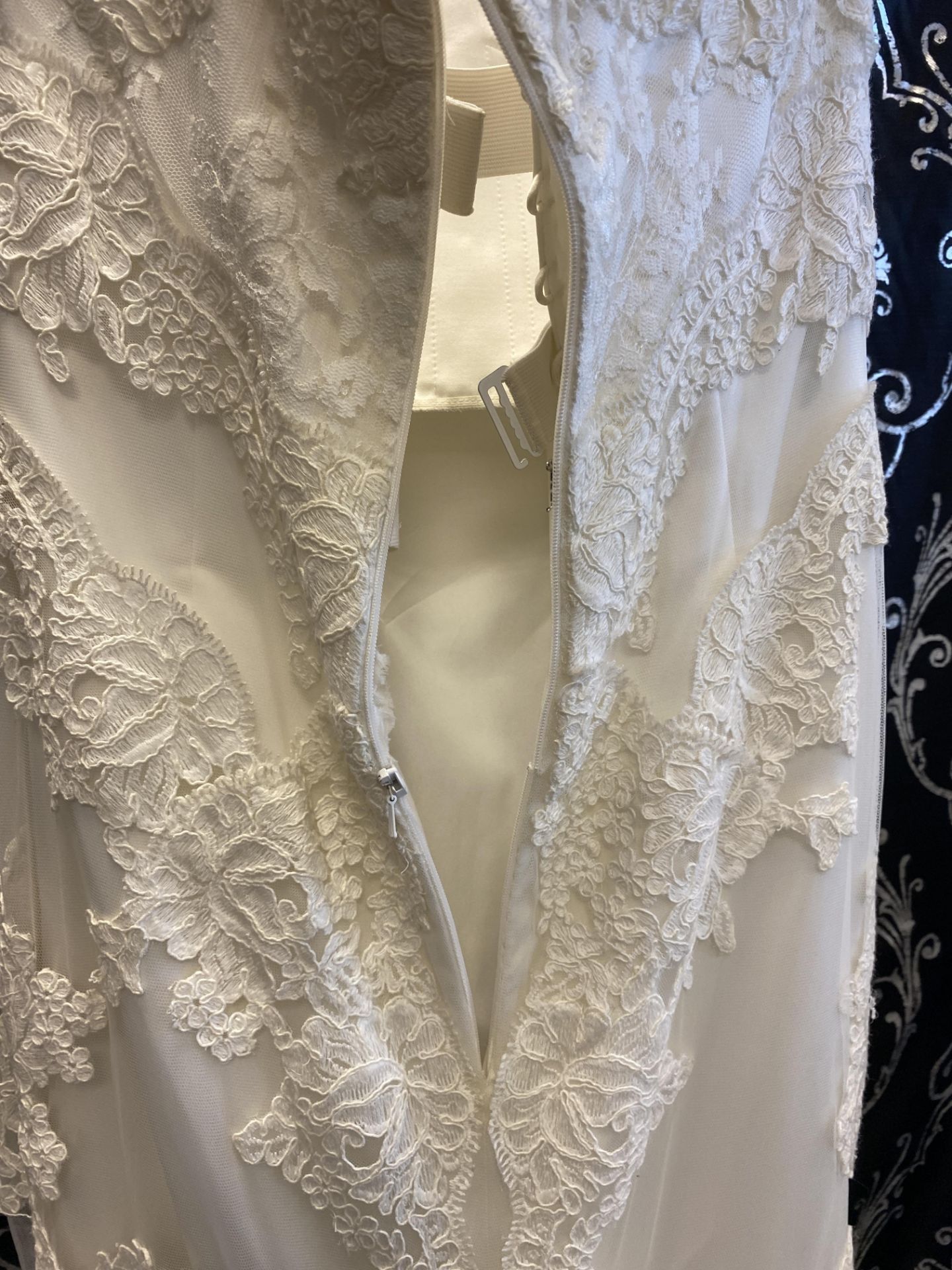 1 x LUSAN MANDONGUS 'Valli' Stunning Strapless Lace Overlay Designer Wedding Dress RRP £1,575 UK10 - Image 6 of 9