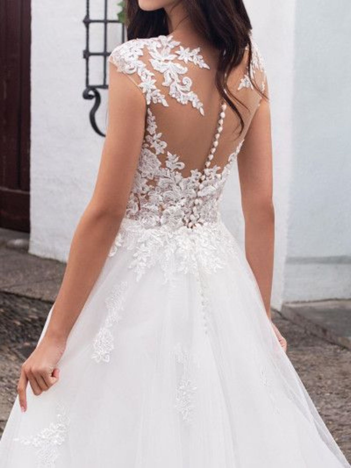 1 x PRONOVIAS Stunning Lace And Chiffon Full Skirted Designer Wedding Dress RRP £1,800 UK12 - Image 3 of 7
