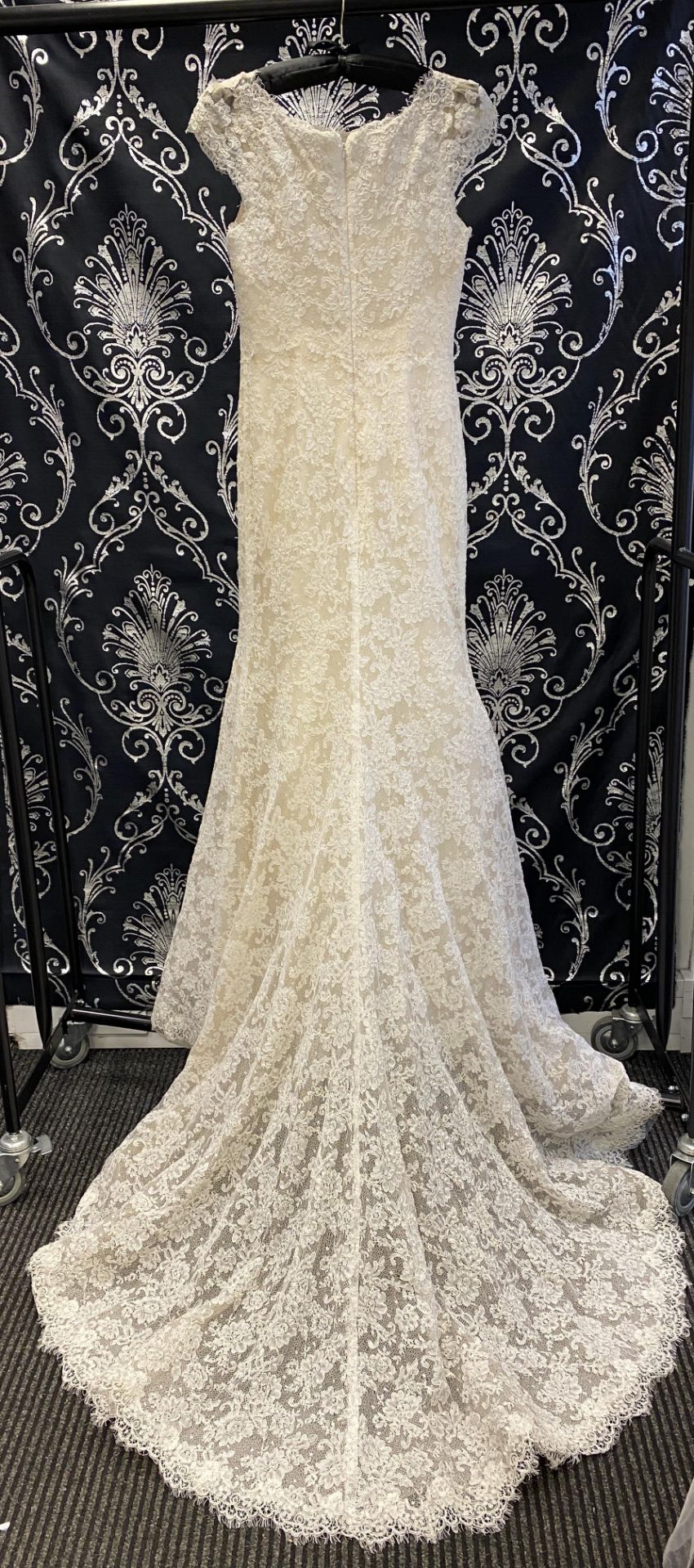 1 x ANNA SUL Y 'White Rose' Full Lace Mermaid Style Designer Wedding Dress RRP £1,250 - Image 2 of 11