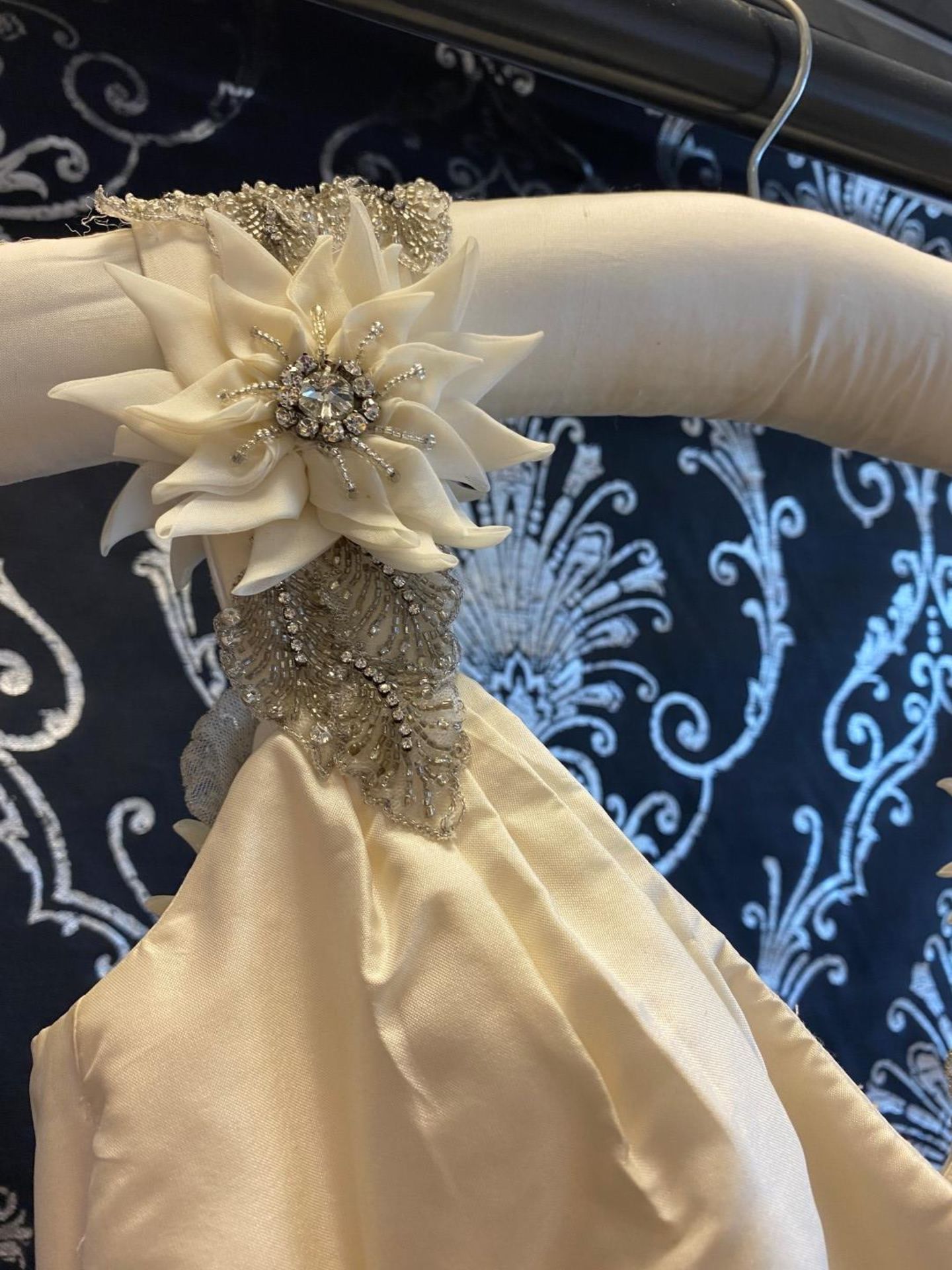 1 x ALAN HANNAH 'Electra' Stunning Fishtail Designer Wedding Dress RRP £2,330 UK 12 - Image 6 of 11