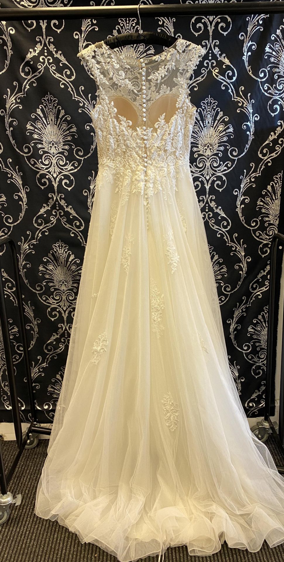1 x PRONOVIAS Stunning Lace And Chiffon Full Skirted Designer Wedding Dress RRP £1,800 UK12 - Image 5 of 7