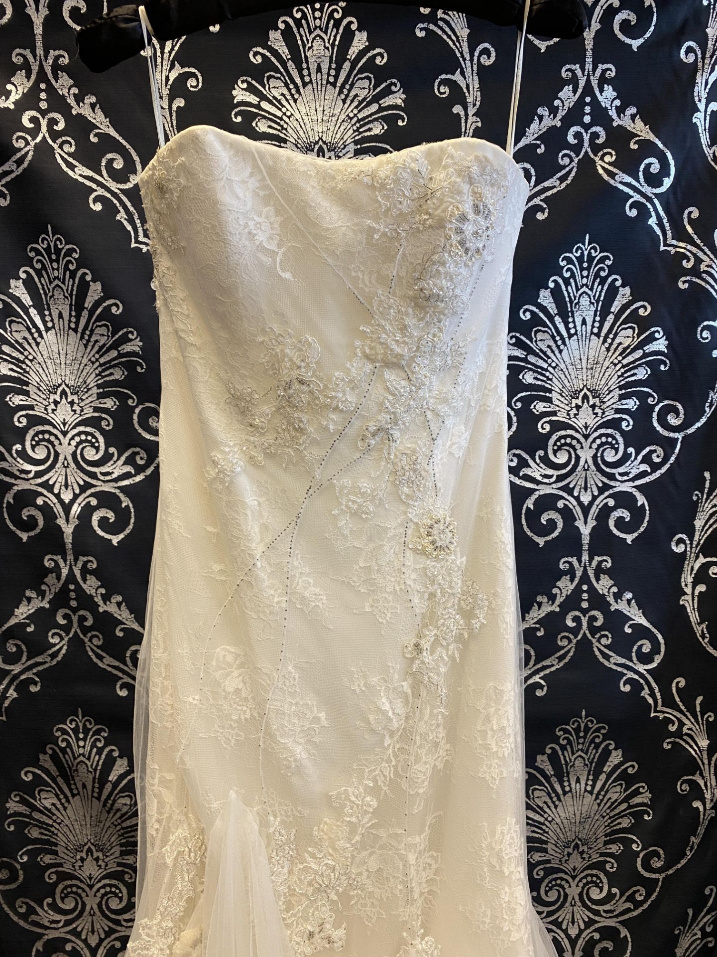 1 x LUSAN MANDONGUS Elegant Strapless Lace & Chiffon Fishtail Designer Wedding Dress RRP £1,950 UK12 - Image 4 of 9
