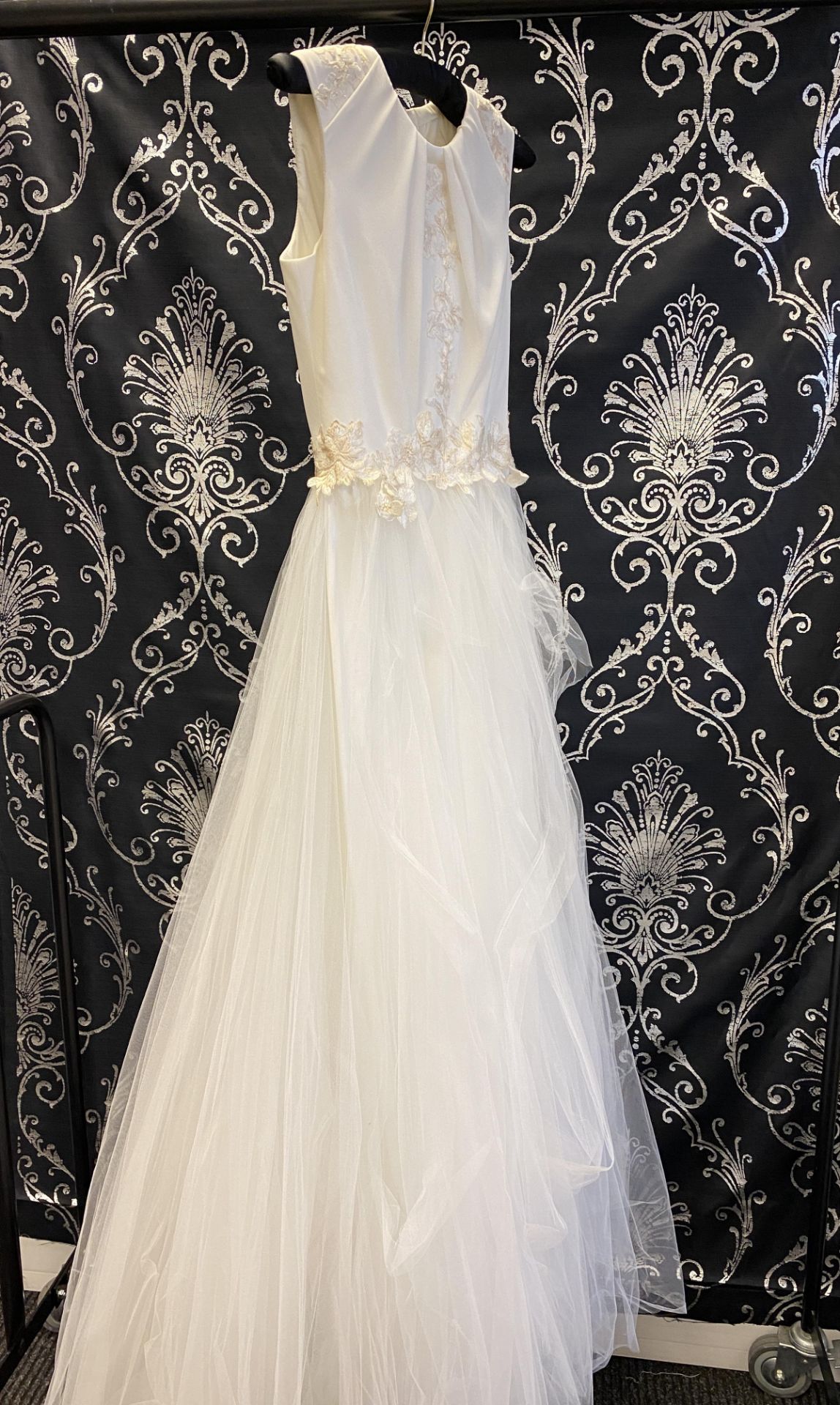 1 x DAVID FIELDEN '8816' Jewel Neck Full Skirted Designer Wedding Dress RRP £2,850 UK 12 - Image 5 of 9