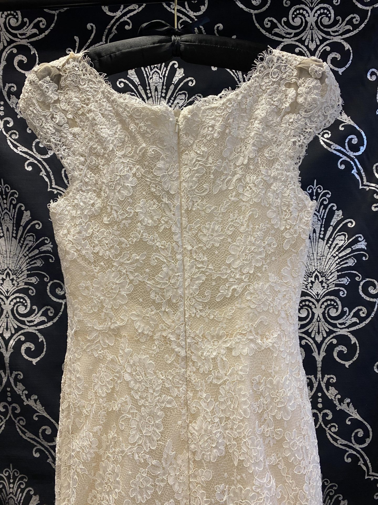 1 x ANNA SUL Y 'White Rose' Full Lace Mermaid Style Designer Wedding Dress RRP £1,250 - Image 5 of 11