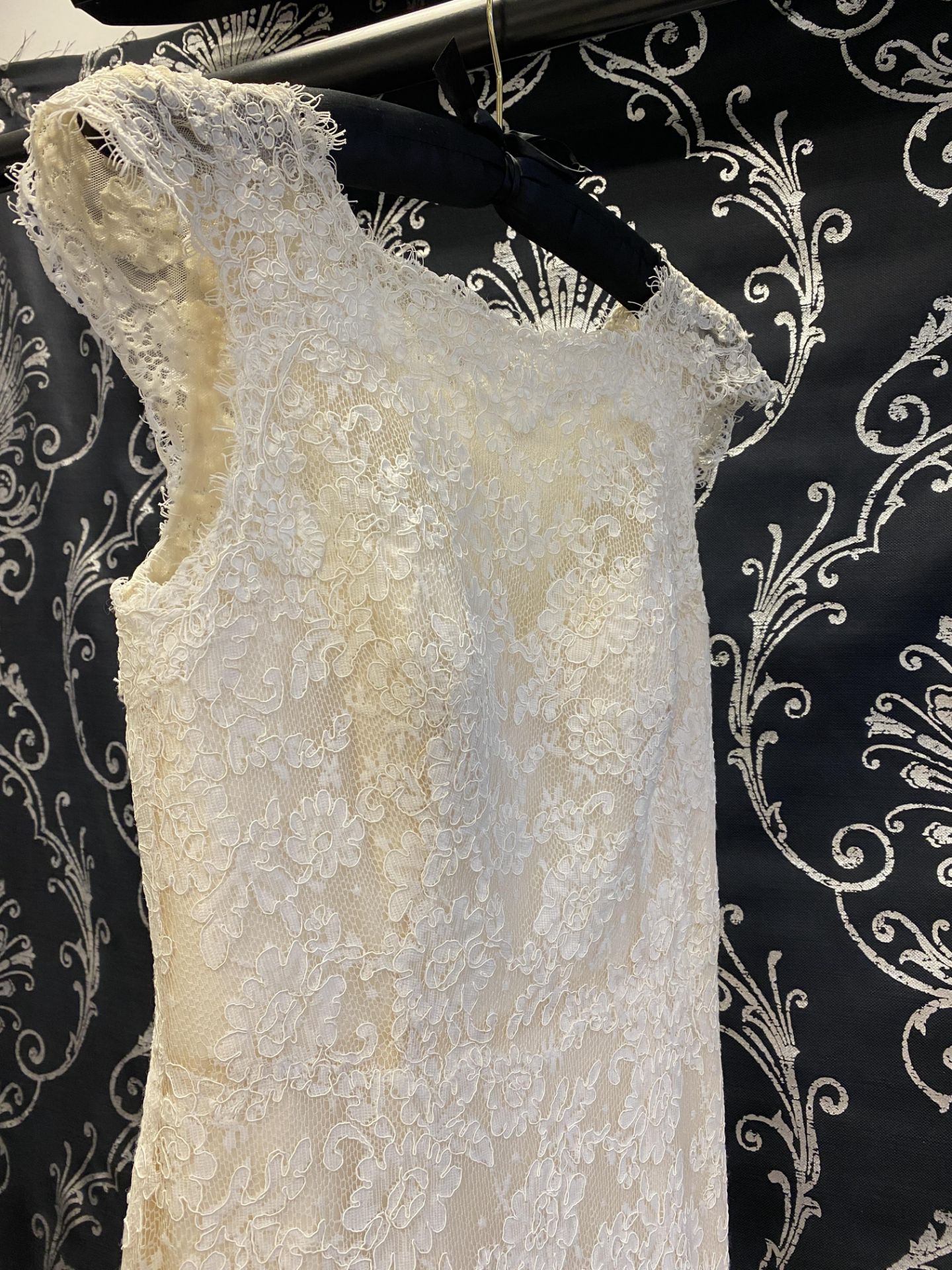 1 x ANNA SUL Y 'White Rose' Full Lace Mermaid Style Designer Wedding Dress RRP £1,250 - Image 4 of 11
