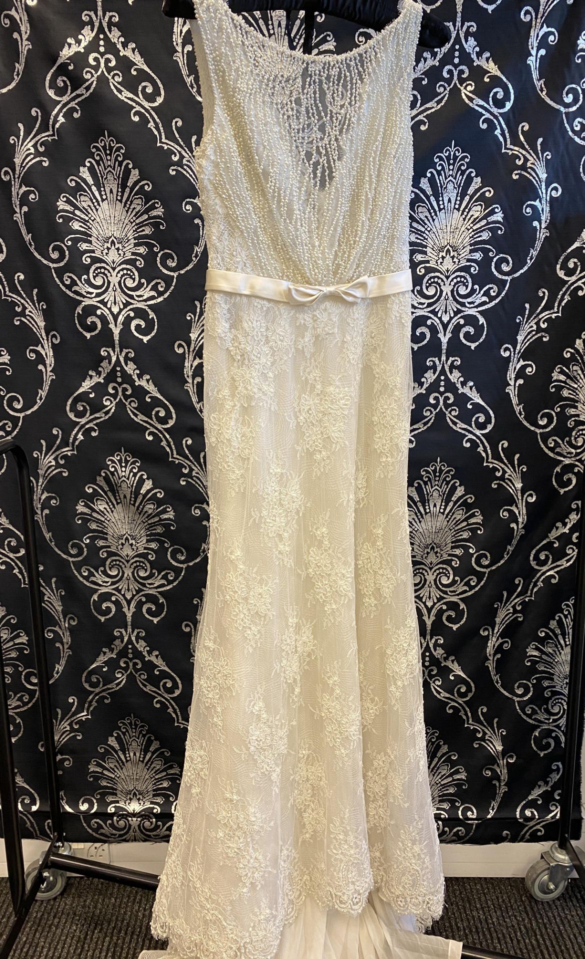 1 x LUSAN MANDONGUS 'Hamal' Pearl Beaded Lace Fishtail Designer Wedding Dress RRP £1,750 UK12 - Image 2 of 10