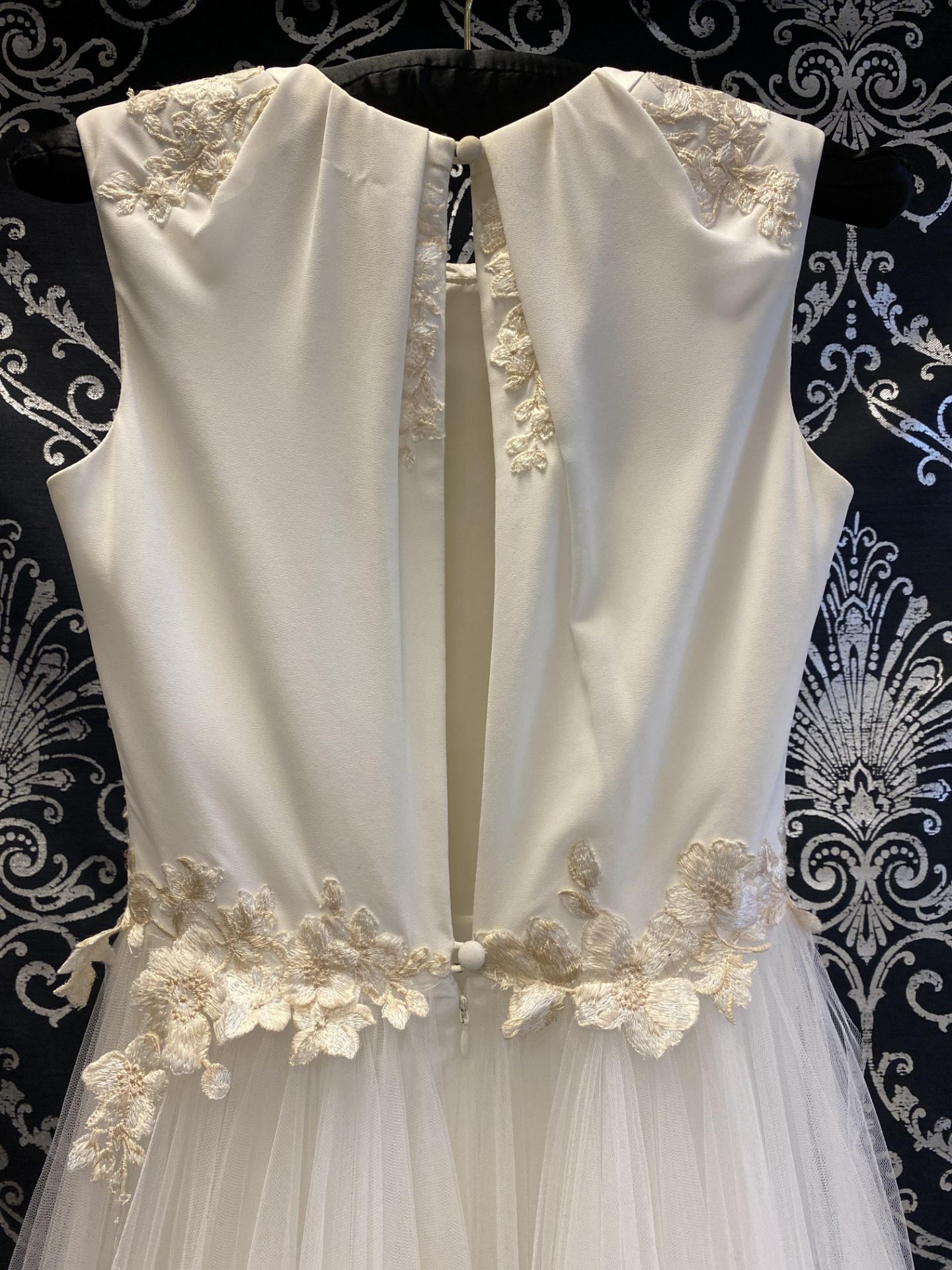 1 x DAVID FIELDEN '8816' Jewel Neck Full Skirted Designer Wedding Dress RRP £2,850 UK 12 - Image 7 of 9