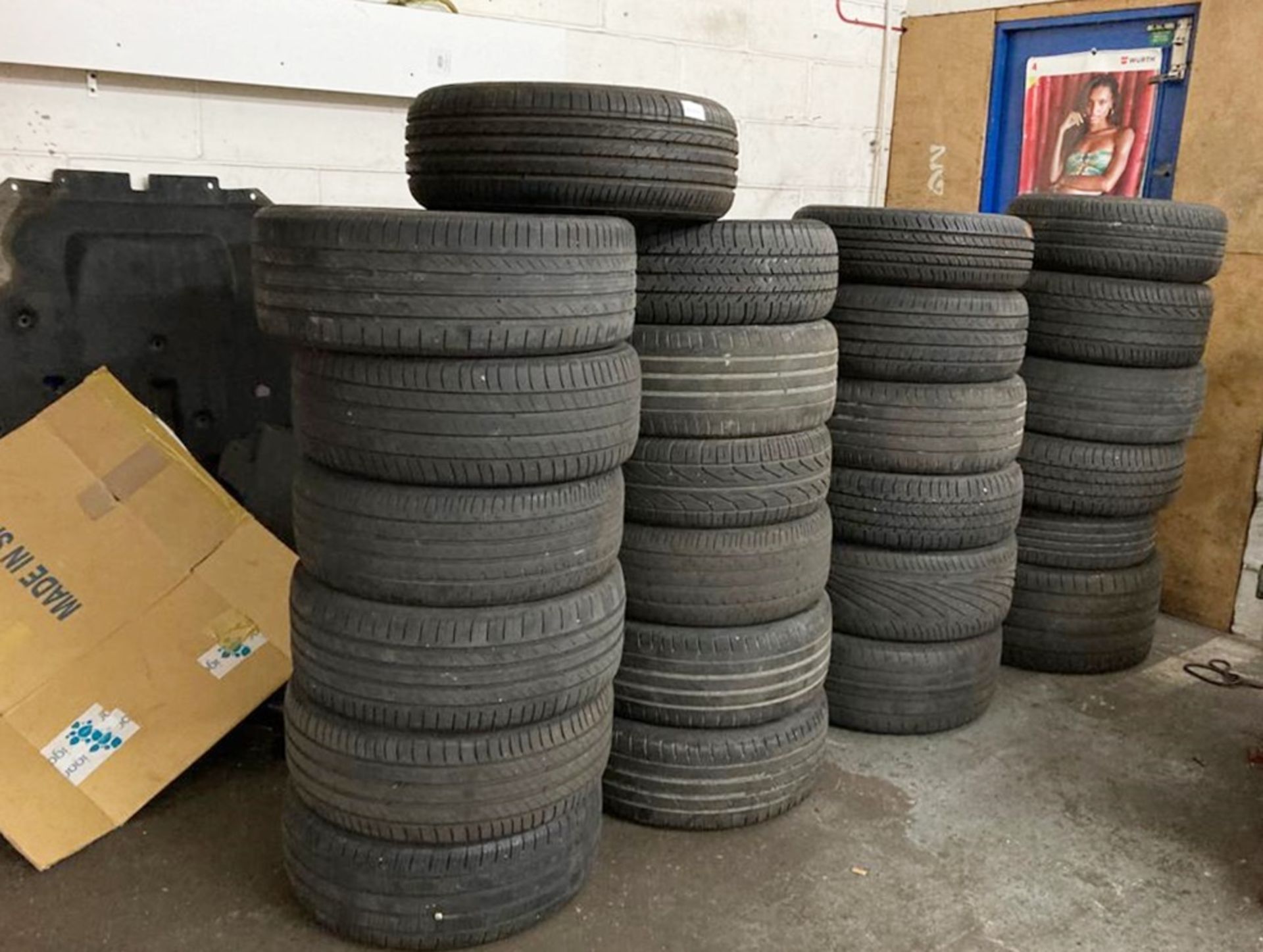 29 x Part Worn Motor Vehicle Car Tyres and 4 x Wheels - Various Sizes and Conditions - Ref: - Image 4 of 4