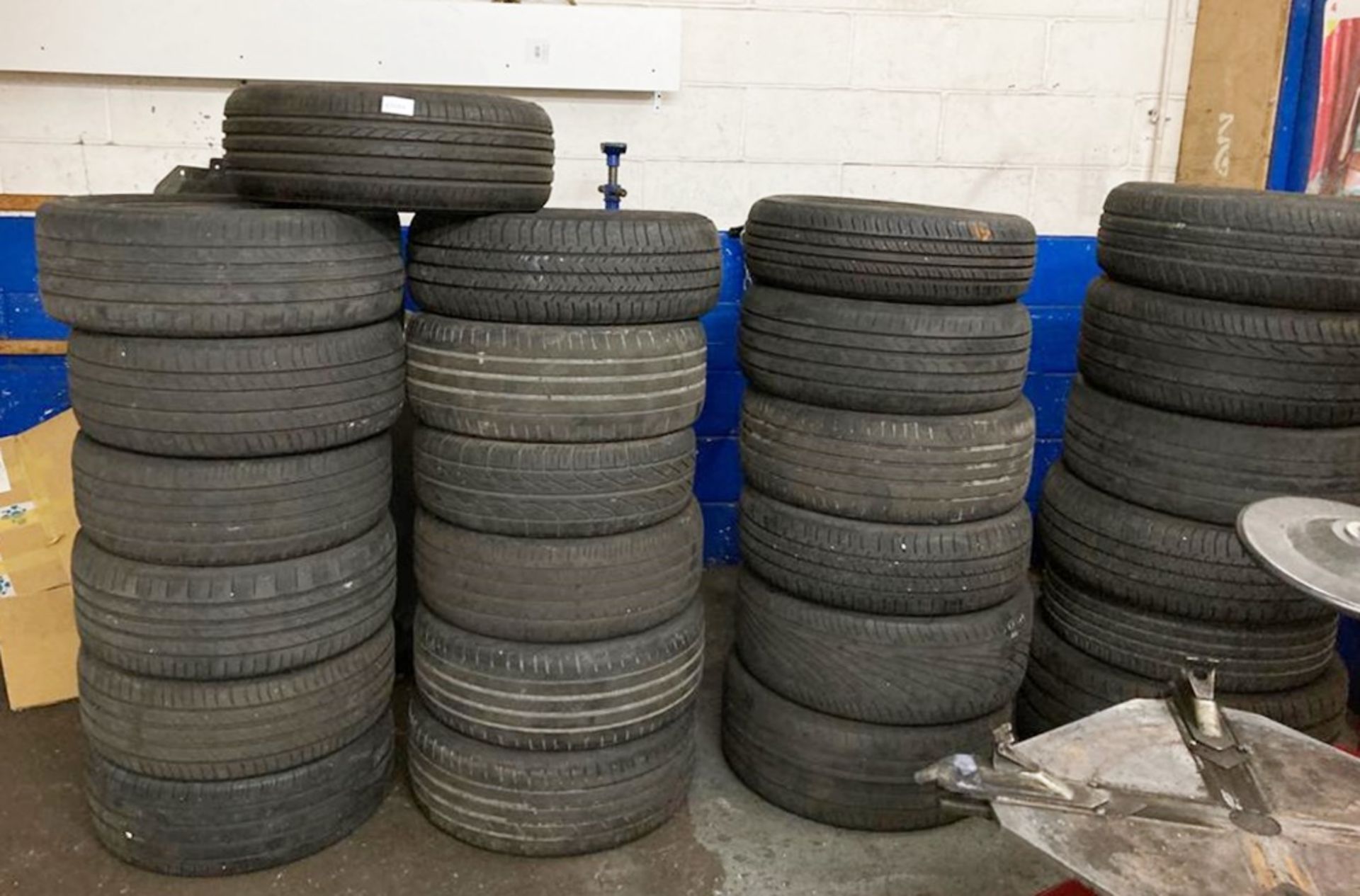 29 x Part Worn Motor Vehicle Car Tyres and 4 x Wheels - Various Sizes and Conditions - Ref: