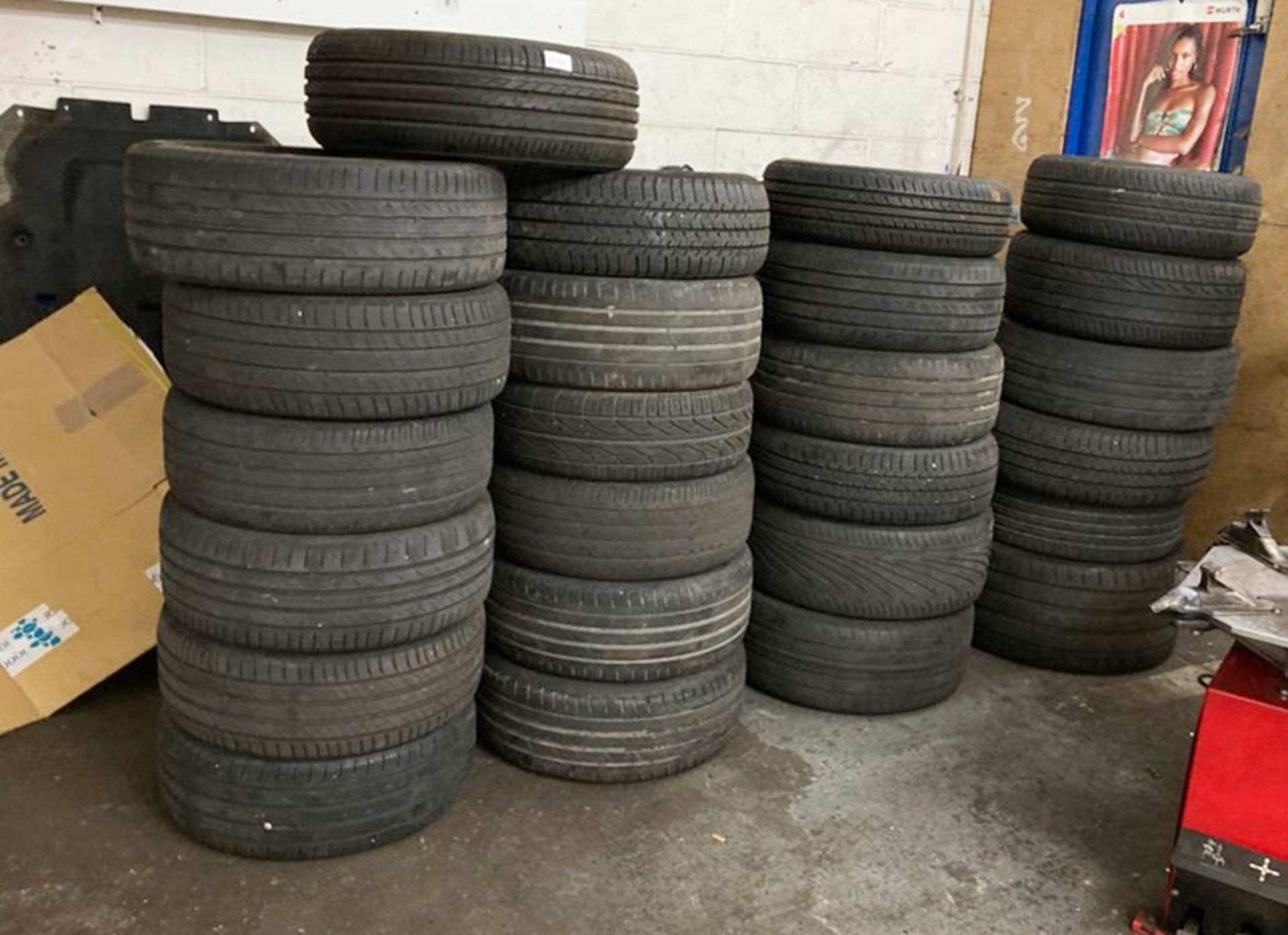 29 x Part Worn Motor Vehicle Car Tyres and 4 x Wheels - Various Sizes and Conditions - Ref: - Image 3 of 4