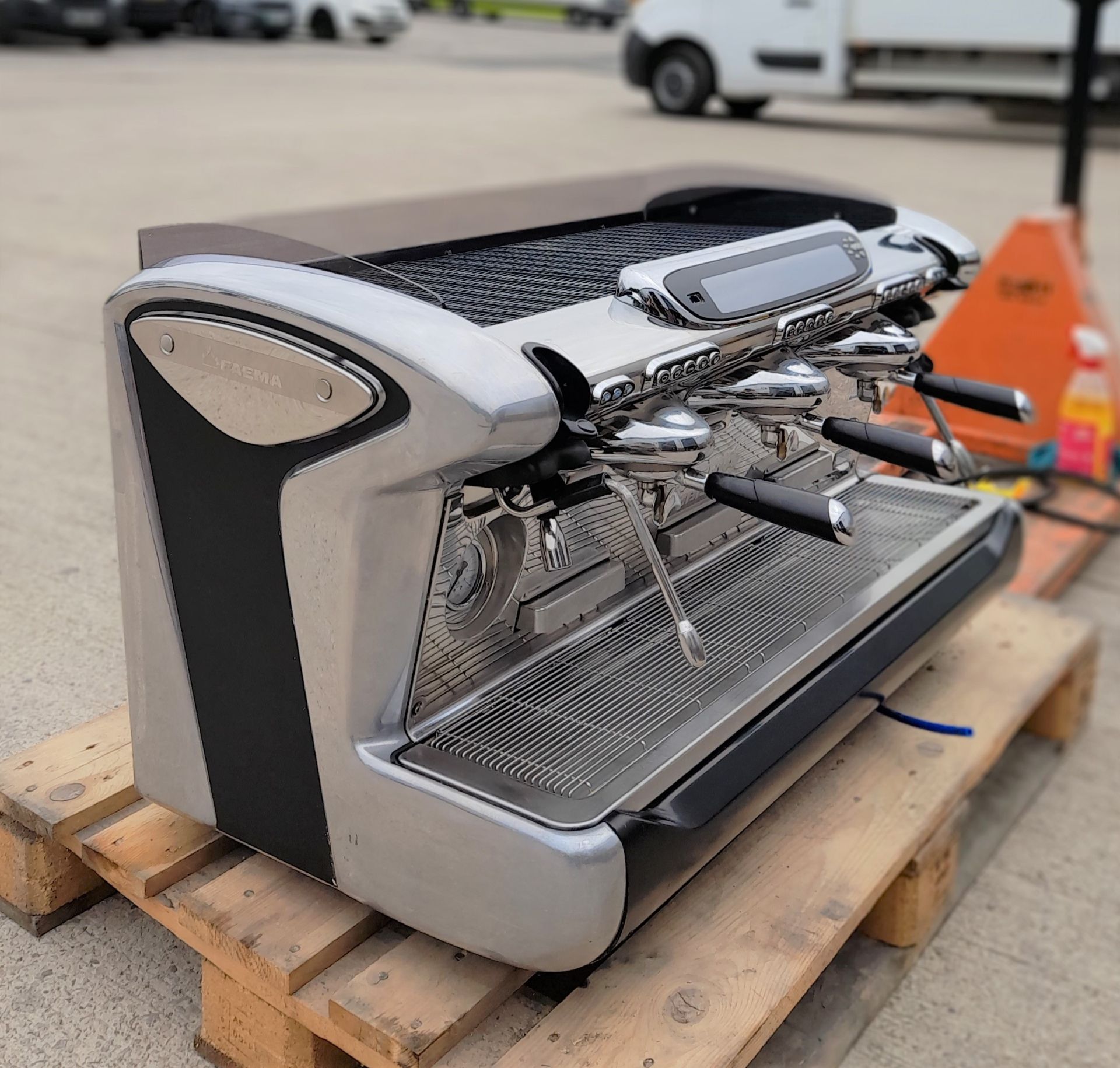 1 x Faema Emblema 3 Group Espresso Coffee Machine - 3 Phase Power - Stainless Steel Finish - Image 2 of 8