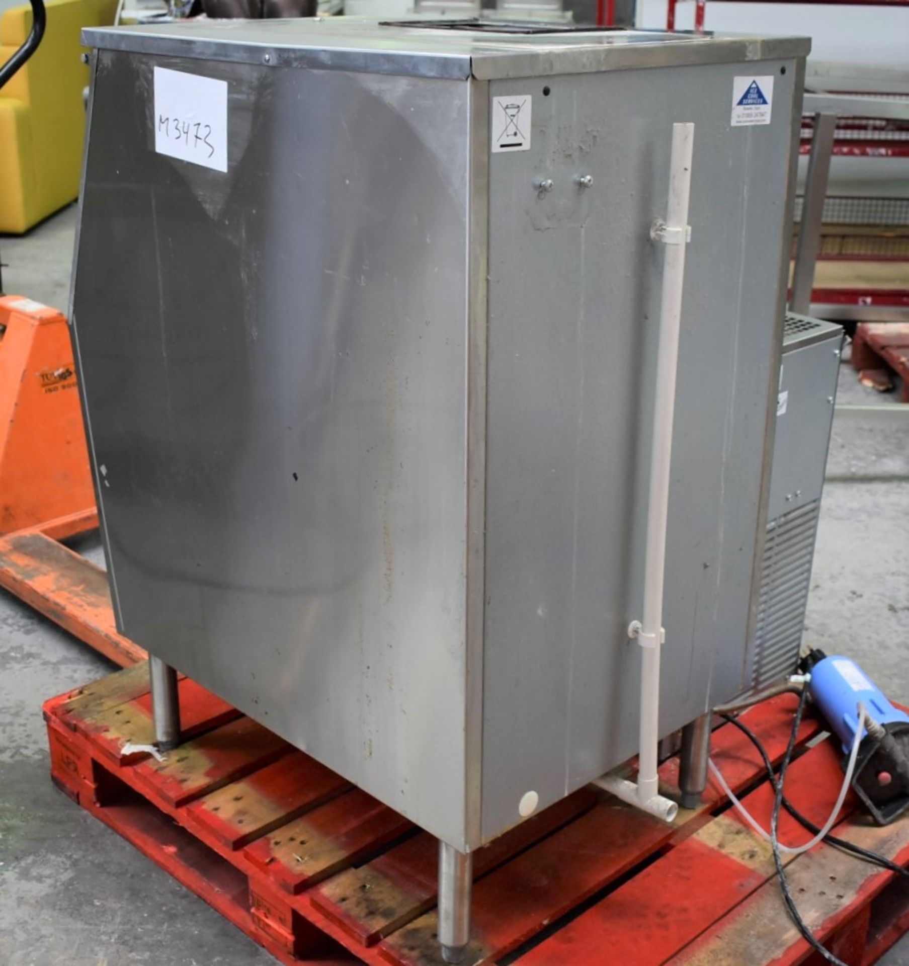 1 x Follet Commercial Ice Machine With WCF712 Flaker Head and Ice Storage Bin - 240v UK Plug - Image 3 of 10