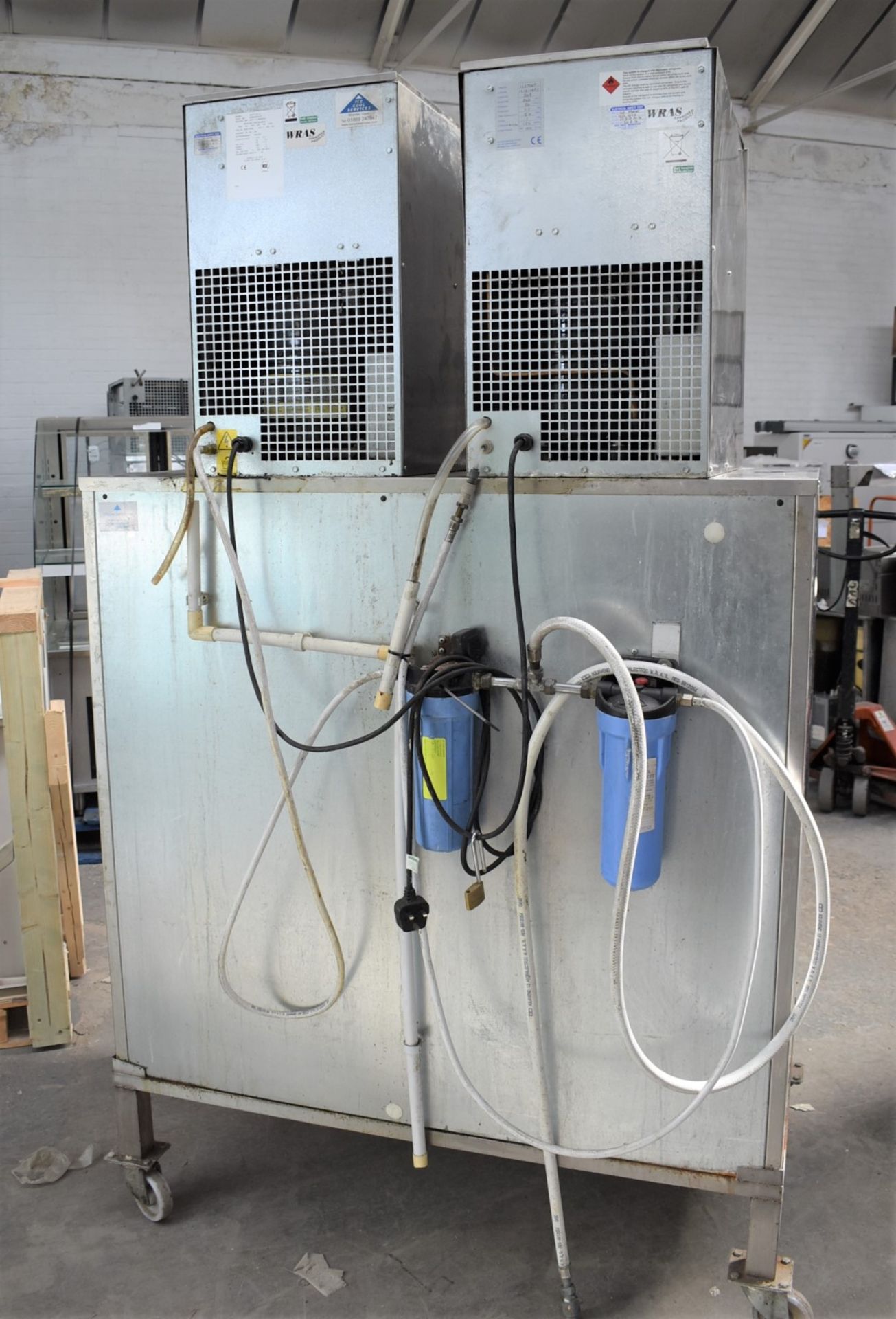 1 x Commercial Ice Maker With a Follett 431kg Ice Hopper and a Pair of Ice Cool ICS700 Ice Heads - Image 8 of 15