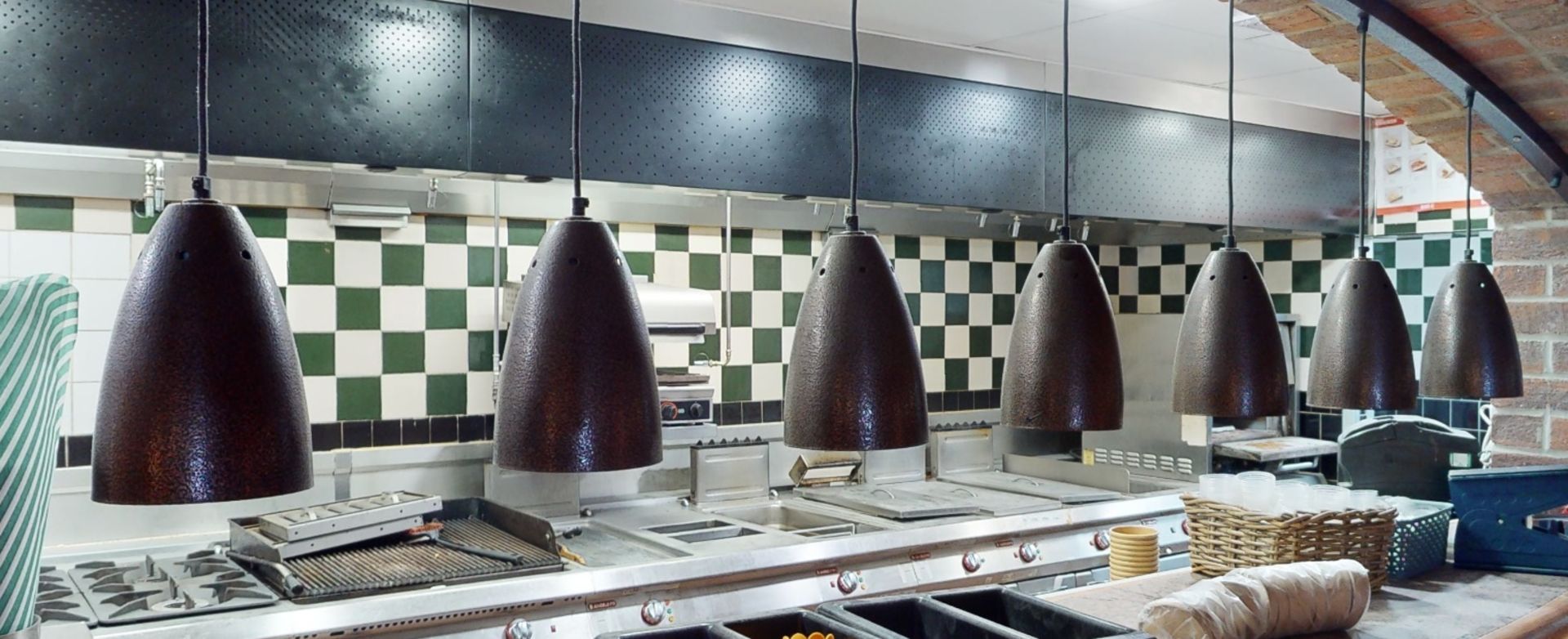 7 x Restaurant Food Warming Heat Lamps On A Curved Mounting Bracket, For Passthrough Server - Image 3 of 3