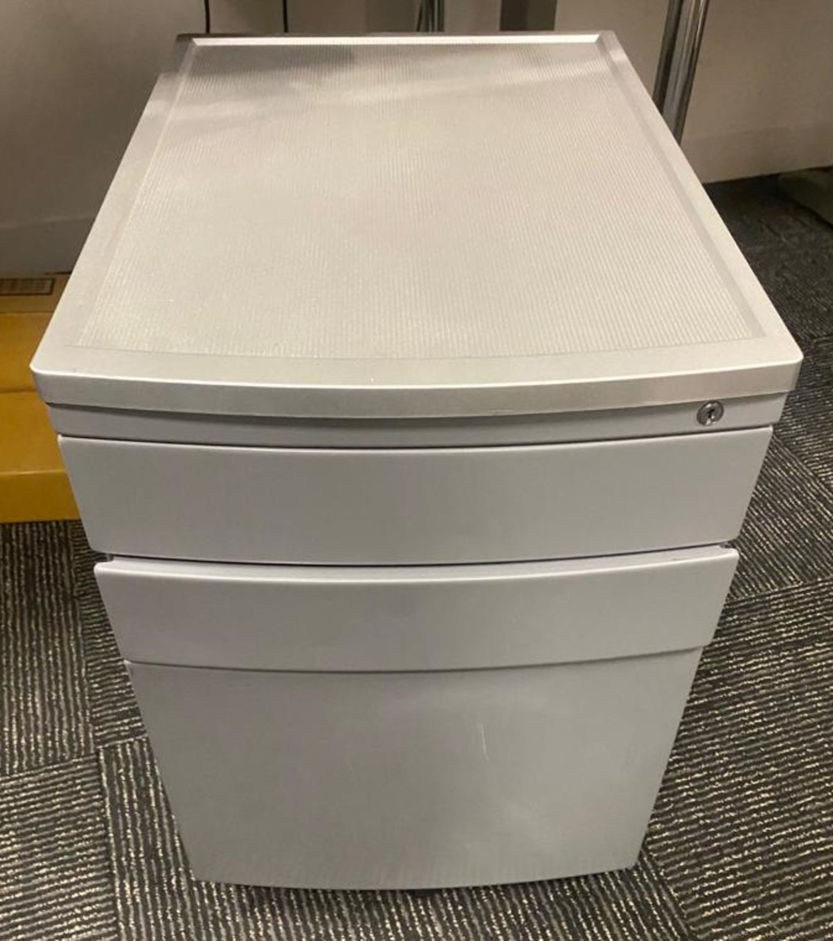 2 x Office Pedestal With Three Drawers and a Light Grey Finish - Ref: X211 - CL842 - Location: - Image 2 of 6