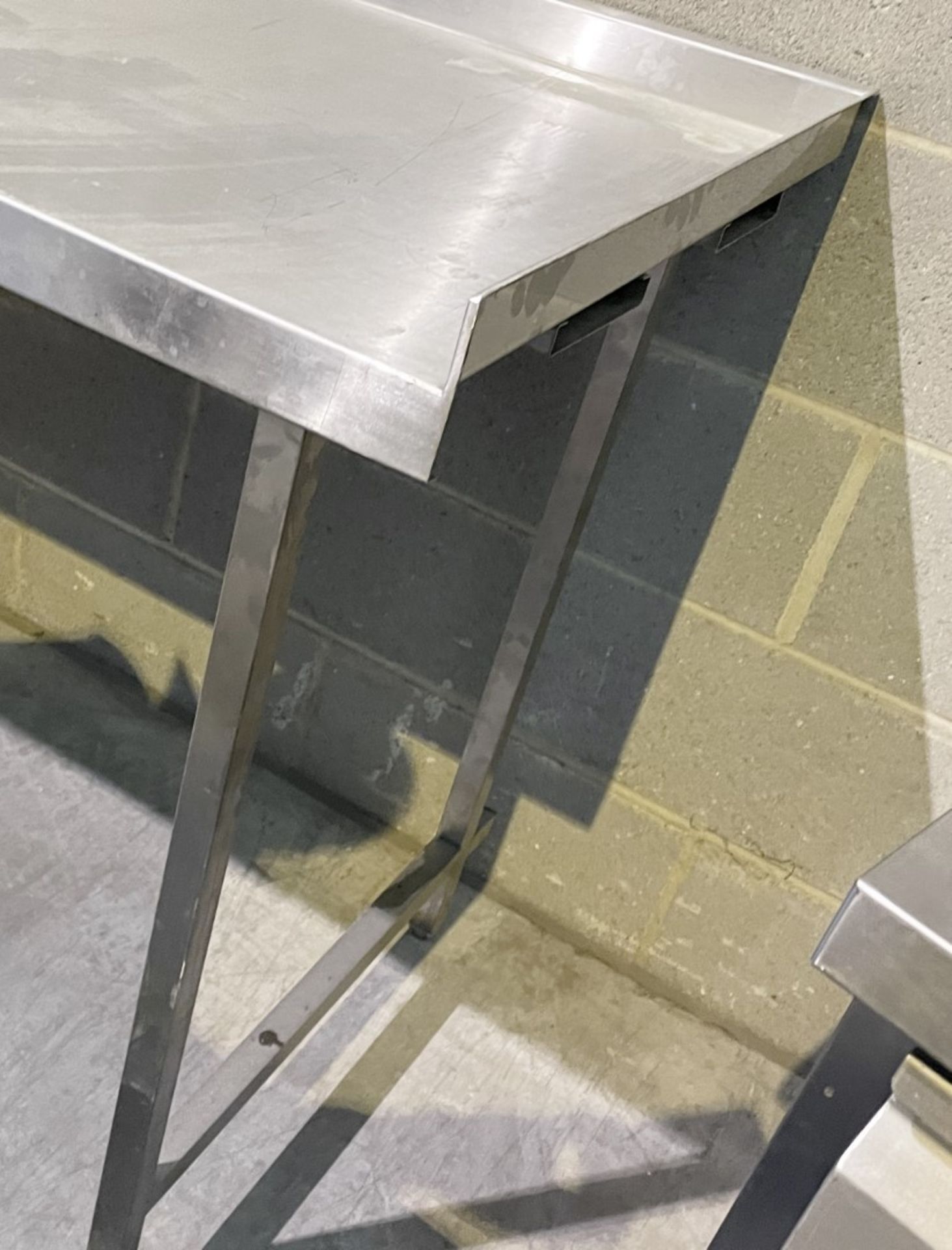 1 x Stainless Steel Commercial Prep Table With Corner Upstand - Dimensions: W118x70x87cm - Ref: - Image 5 of 5