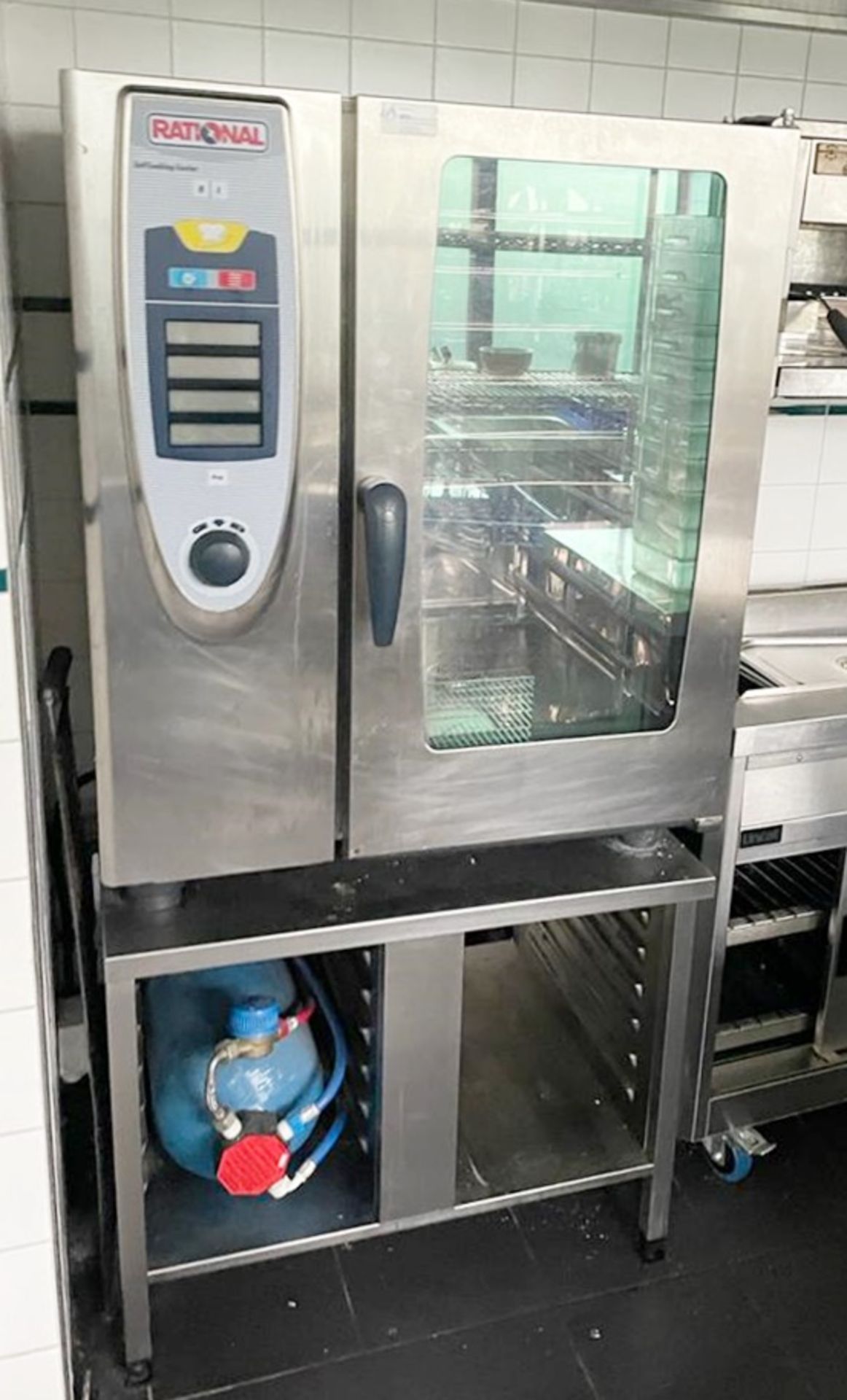 1 x Rational 10 Grid SCC101 Self Cooking Centre Combination Oven With Stand - 3 Phase - Image 2 of 11