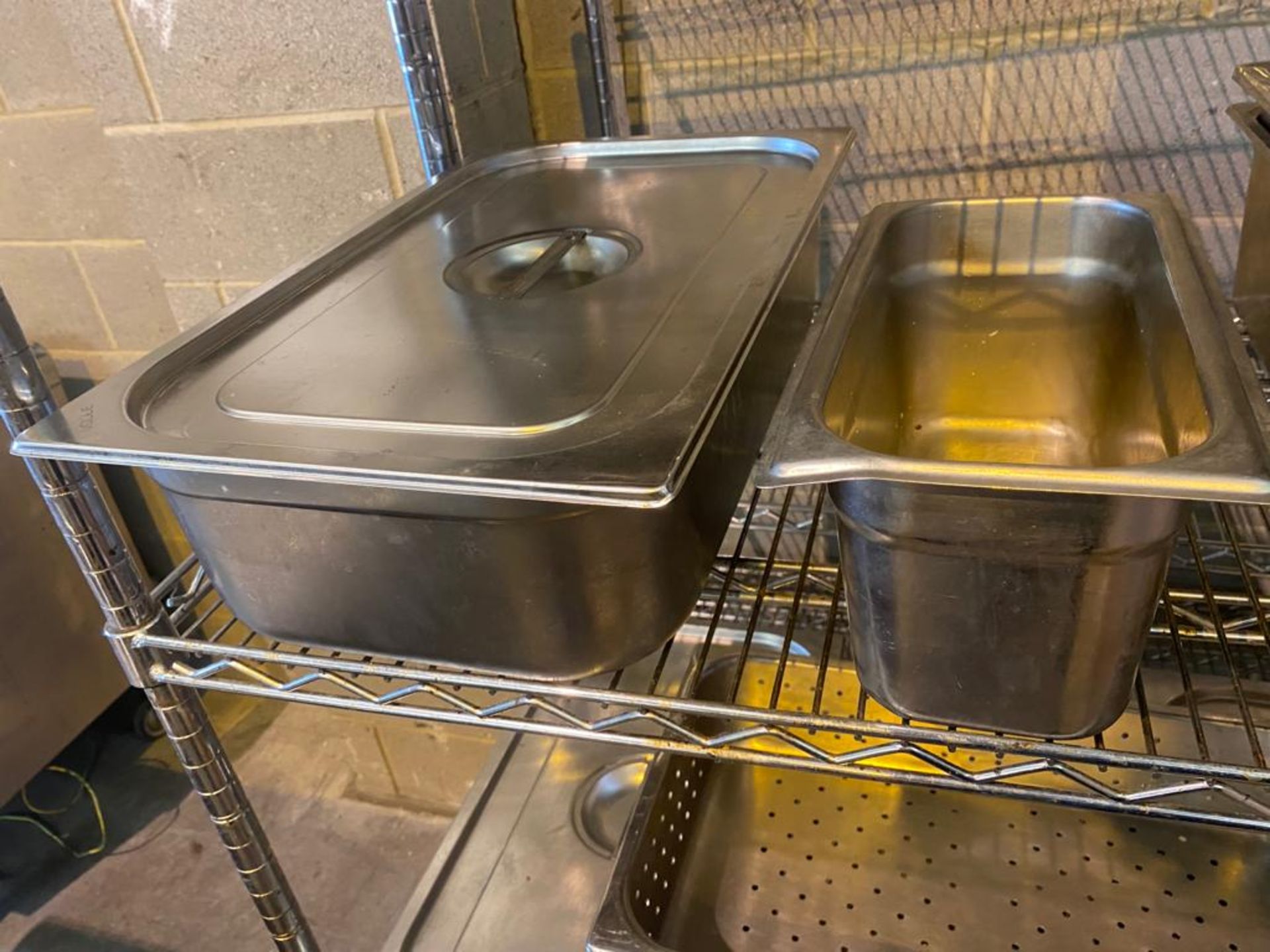 12 x Large Stainless Steel Gastro Pans - Includes Some Lids - Image 4 of 8