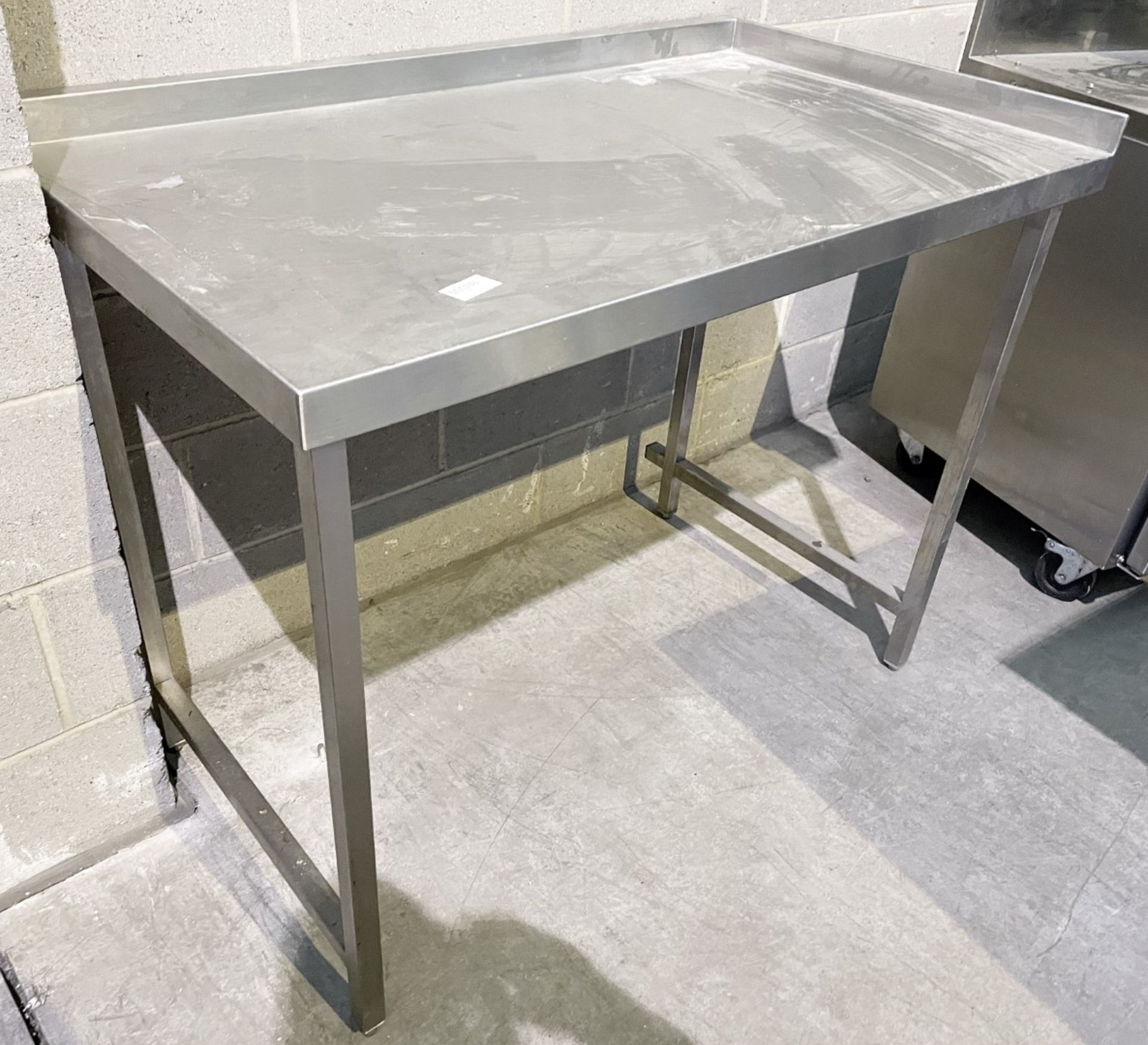 1 x Stainless Steel Commercial Prep Table With Corner Upstand - Dimensions: W118x70x87cm - Ref: - Image 4 of 5