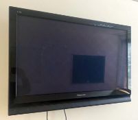 1 x Panasonic 42 Inch Flat Screen TV With Wall Mount - Ref: X125 - CL842 - Location: Crawley, RH10