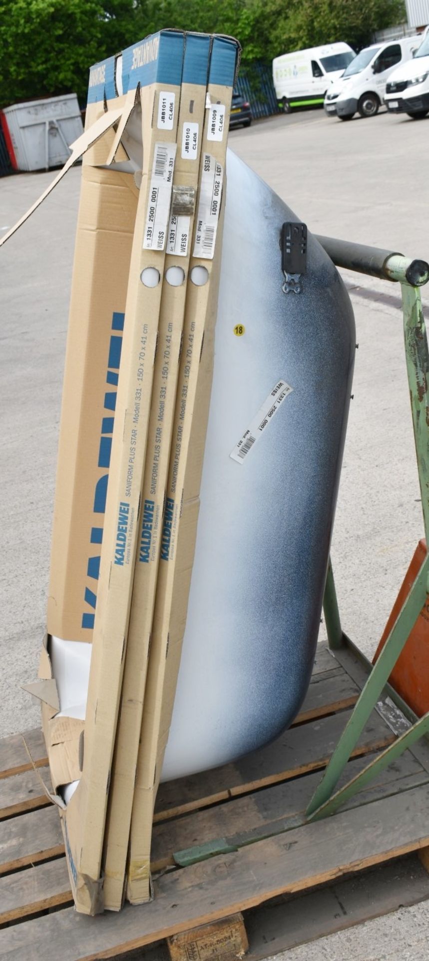 1 x KALDEWEI 'Saniform Plus Star' Premium 2-Tap-Hole Steel Enamel Rectangular Bath - RRP £696.00 - Image 7 of 12