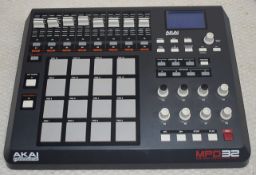 1 x AKAI Professional MPD32 USB/Midi MPC Pad Controller, Musicians and DJs - Includes Sofware and