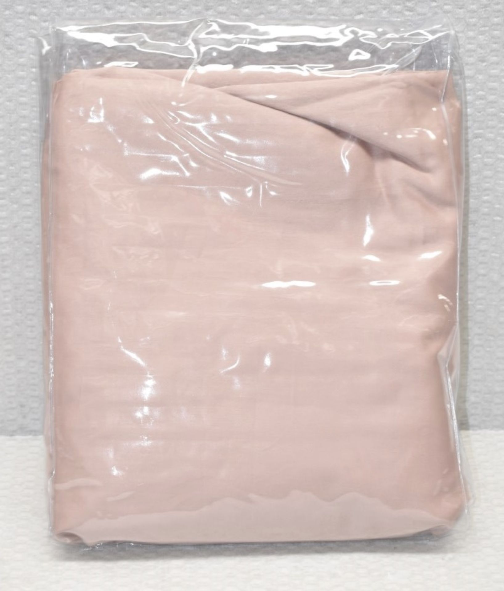 1 x AMALIA 'Suave' Luxury King Fitted Sheet In Charm Pink (150cm x 200cm) - Original Price £99.00 - Image 2 of 7