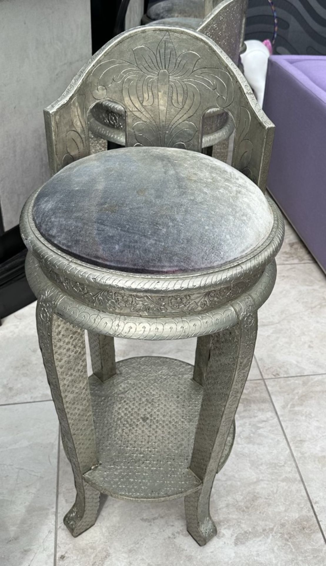 6 x Ornate Silver Tone Bar Stools With Grey Velvet Seat Pads - Image 8 of 16