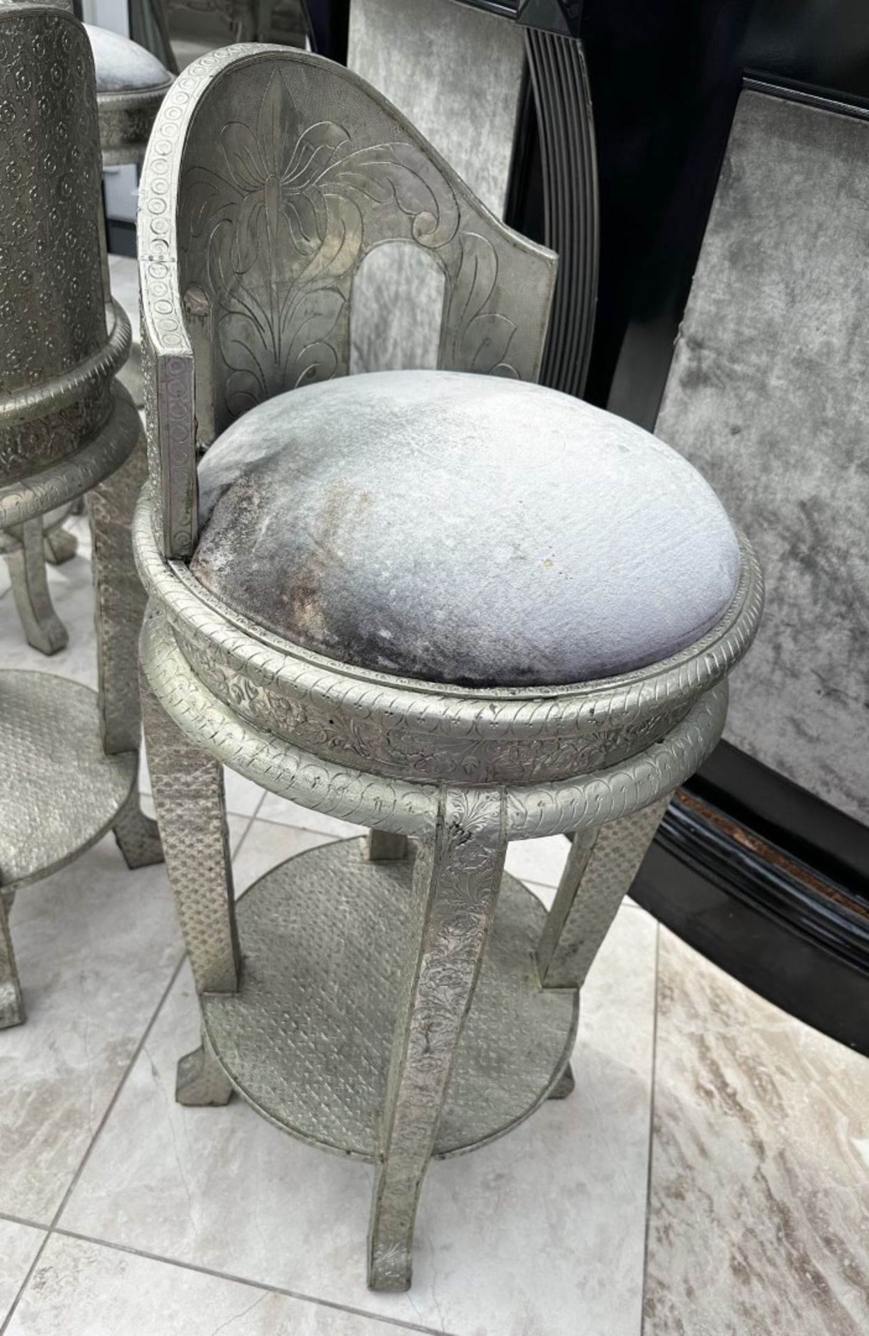 6 x Ornate Silver Tone Bar Stools With Grey Velvet Seat Pads - Image 12 of 16