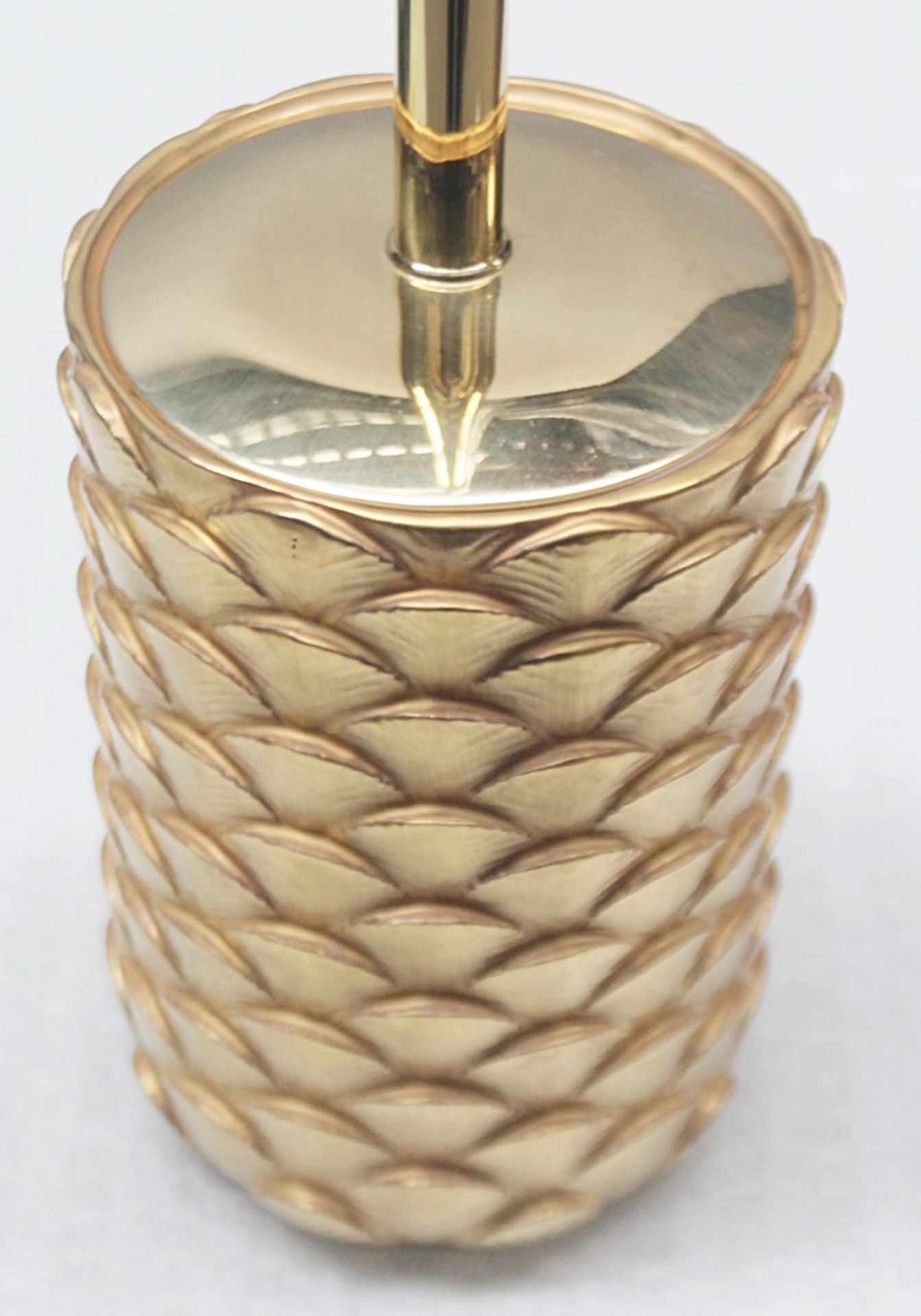1 x VILLARI 'Peacock' Opulent 24-karat Gold Decorated Porcelain Toilet Brush Holder - RRP £459.00 - Image 4 of 9
