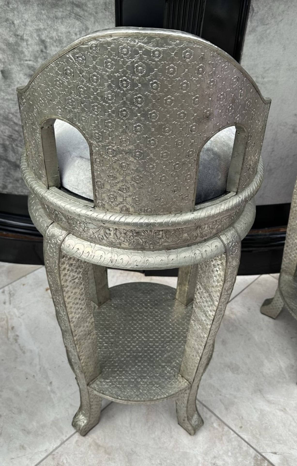 6 x Ornate Silver Tone Bar Stools With Grey Velvet Seat Pads - Image 7 of 16