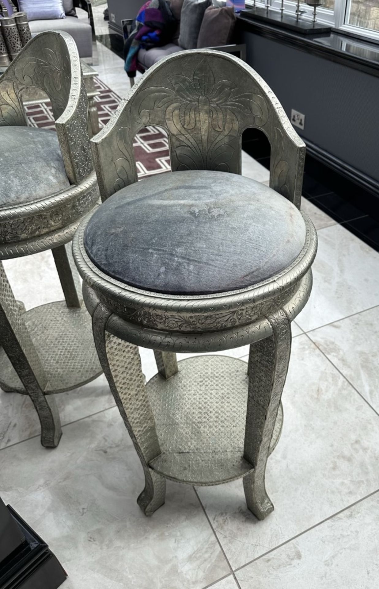 6 x Ornate Silver Tone Bar Stools With Grey Velvet Seat Pads - Image 2 of 16