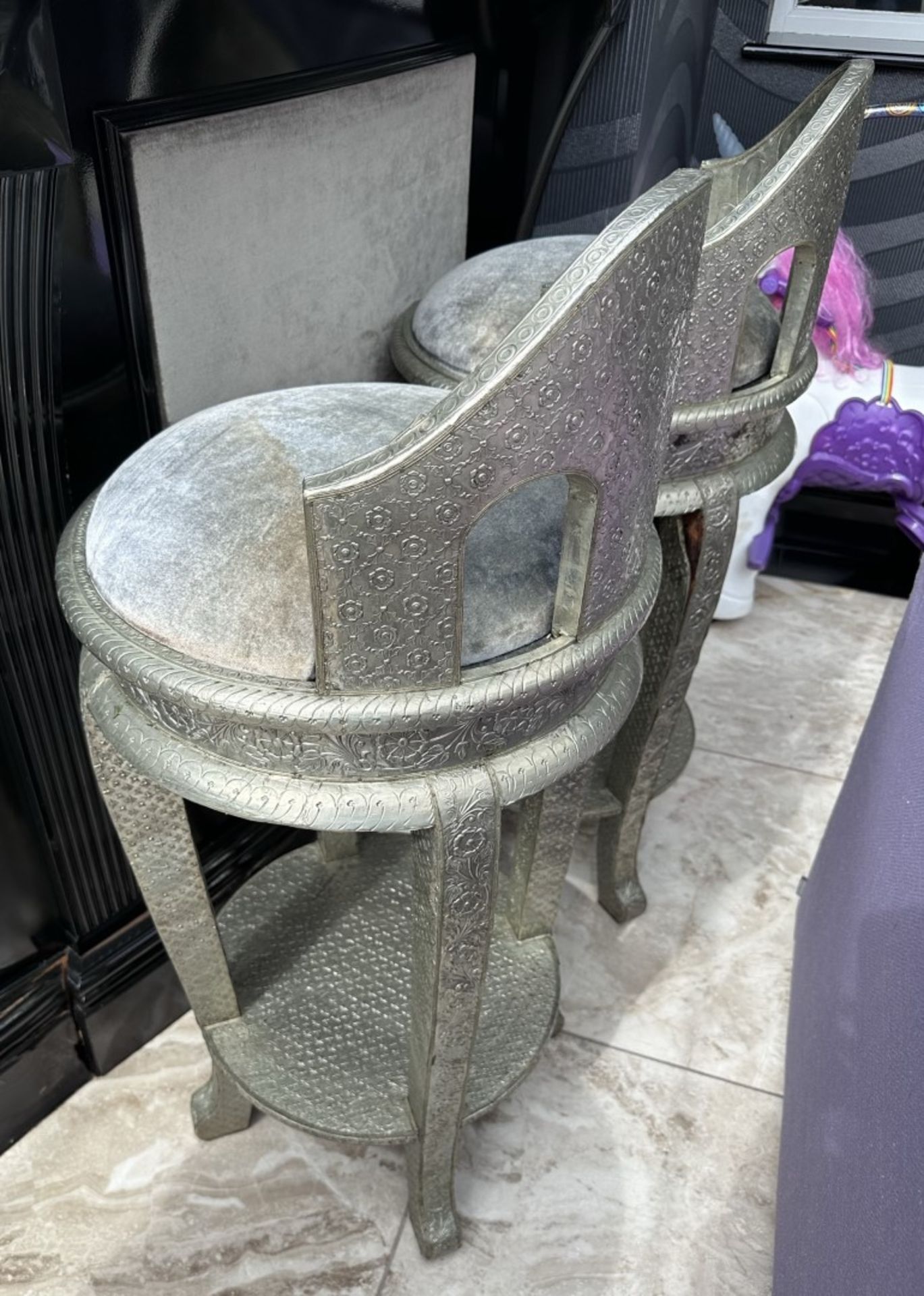 6 x Ornate Silver Tone Bar Stools With Grey Velvet Seat Pads - Image 13 of 16