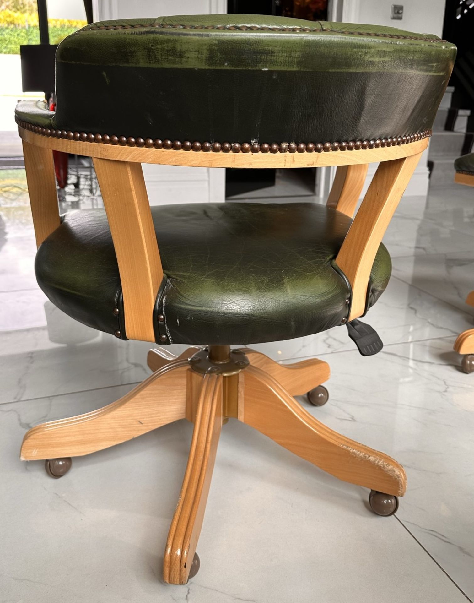 1 x VINTAGE 1970's Padded Captains Chair In Green Leather And Solid Wood Legs On Wheels - Image 3 of 4