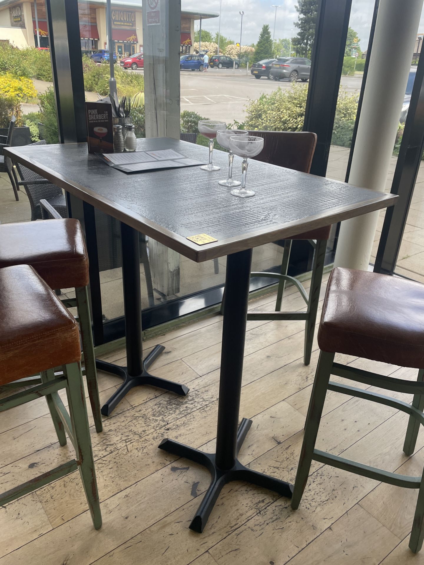 1 x Rectangular Poser Restaurant Table With Cast Iron Base and Inlaid Wooden Top - Image 2 of 6