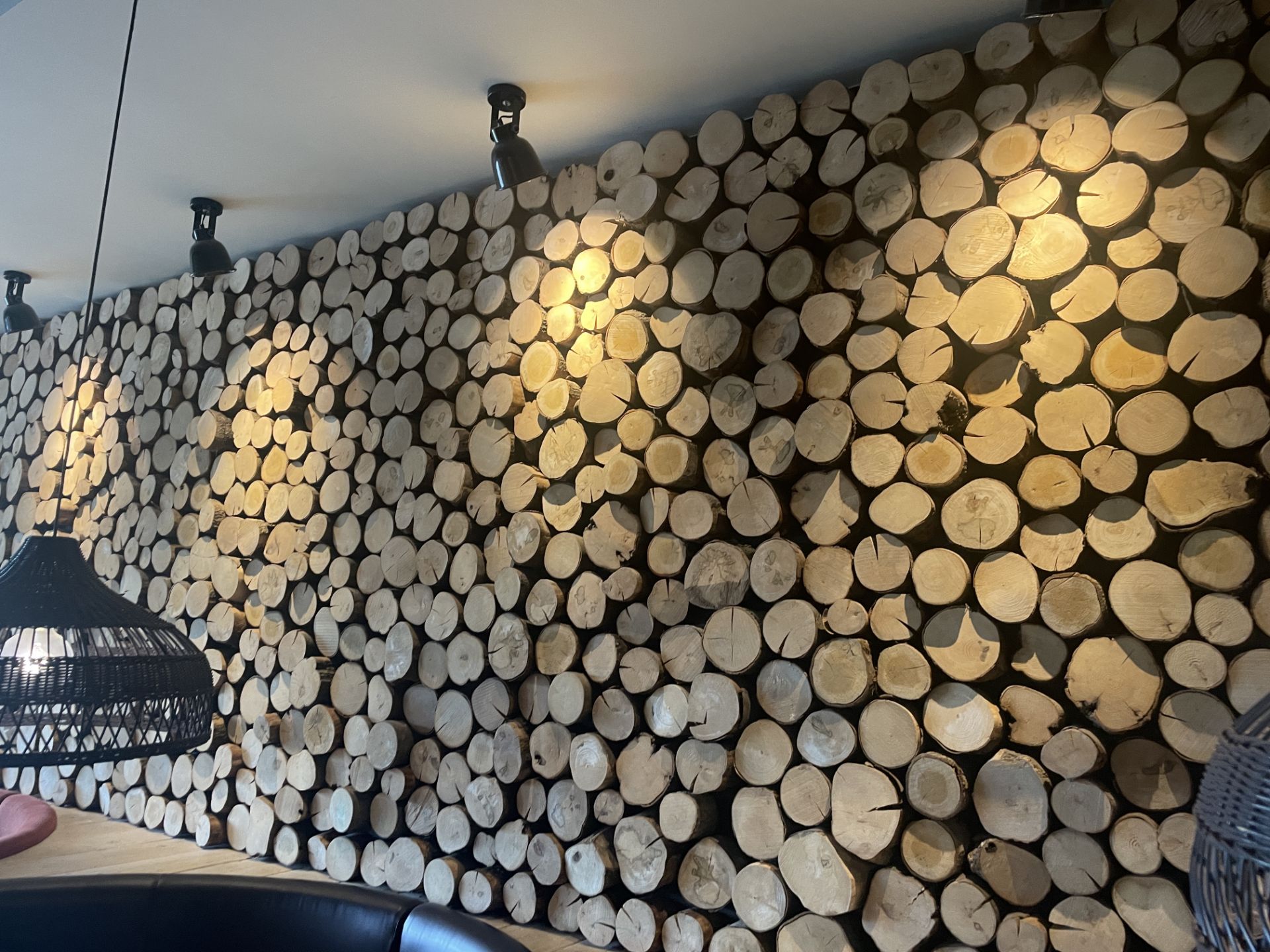 1 x Natural Log Wall Covering Decoration - Covers an Area of Approx 800 x 200 cms - Image 5 of 5