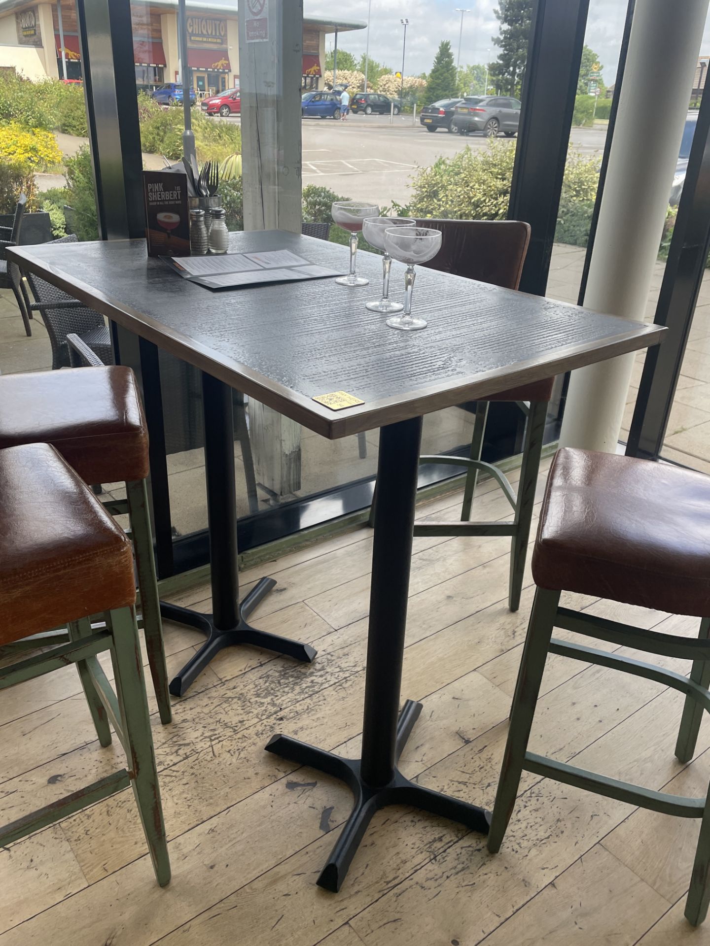 1 x Rectangular Poser Restaurant Table With Cast Iron Base and Inlaid Wooden Top - Image 3 of 6