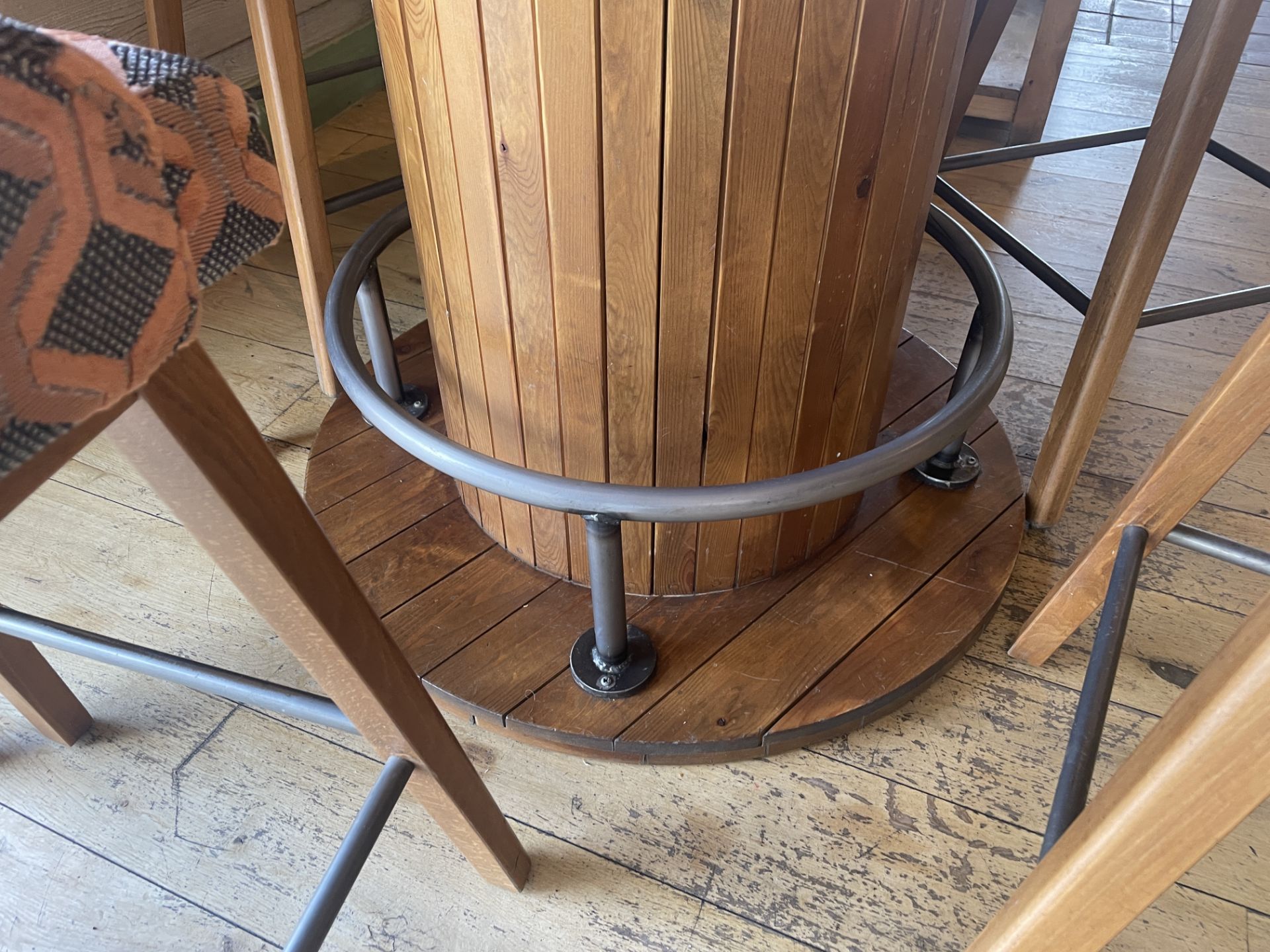 1 x Industrial Cable Drum Poser Bar Table With Foot Rest - Excellent Craftsmanship - Dimensions: H x - Image 6 of 7