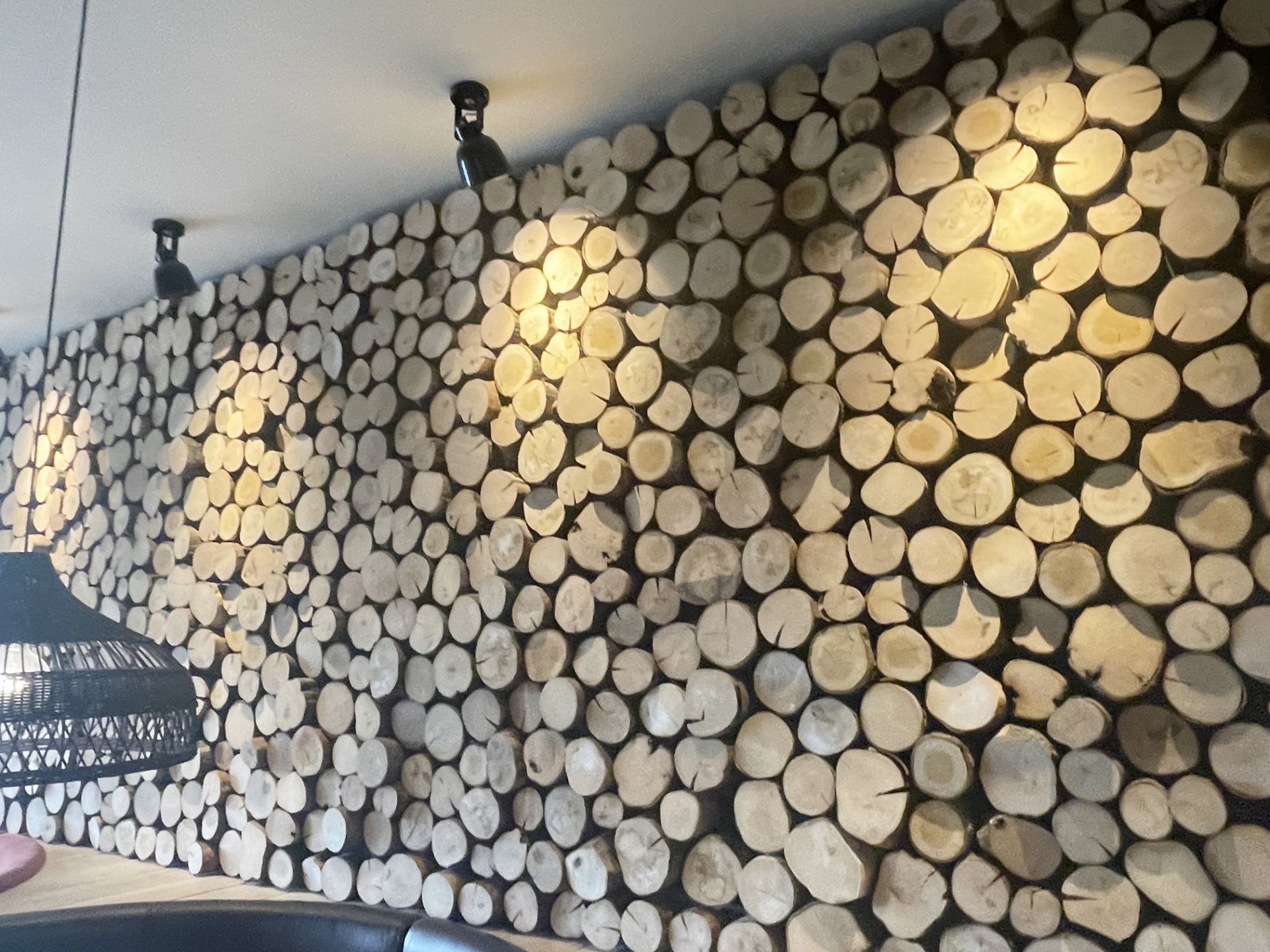 1 x Natural Log Wall Covering Decoration - Covers an Area of Approx 800 x 200 cms - Image 4 of 5