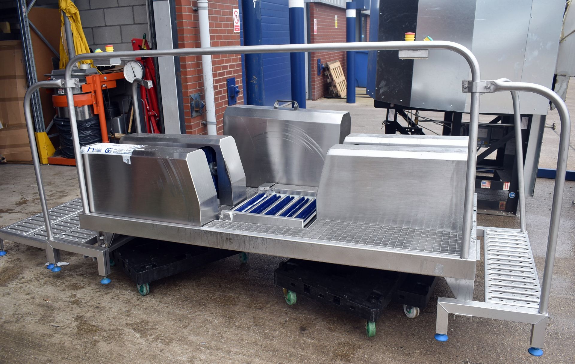 1 x Lave Botte 2 - CC2000 Sole and Boot Cleaner Machine - Ref: CHR107 - CL823 - Location: Altrincham - Image 2 of 10