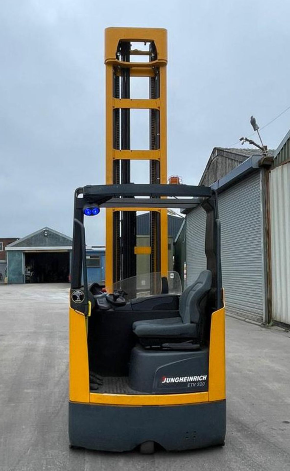 1 x 2010 Jugenreich ETV 320 2T Reach Truck With 9 Metre Mast And Charger - CL855 - Location: Widnes - Image 3 of 9