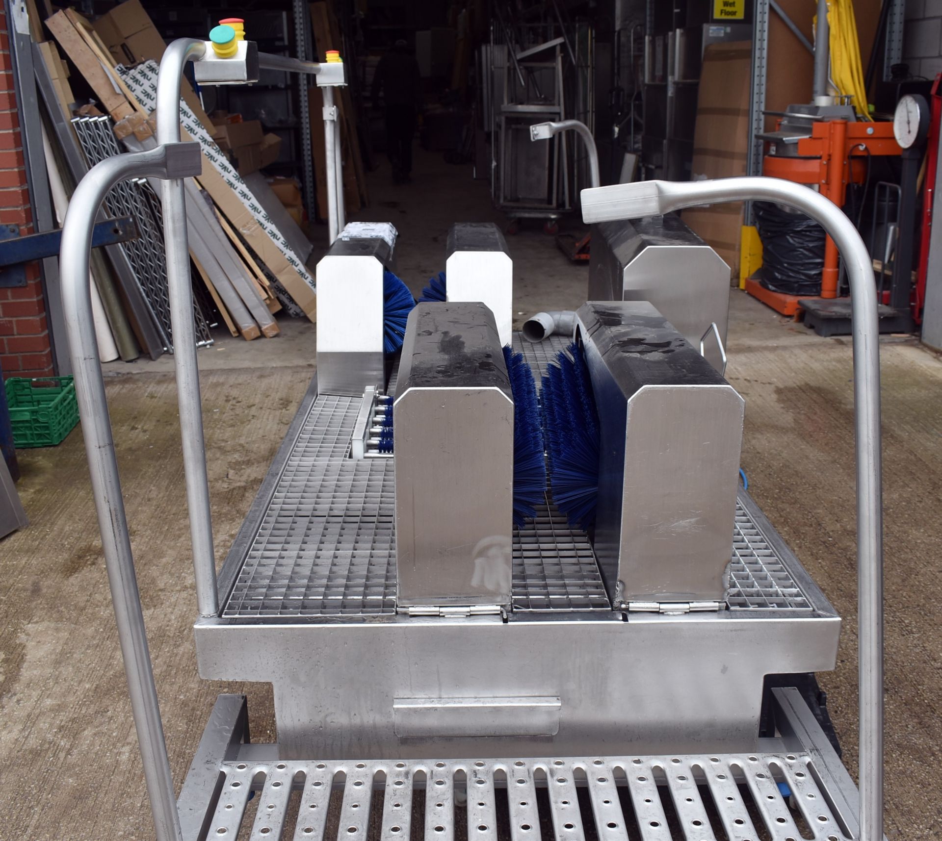 1 x Lave Botte 2 - CC2000 Sole and Boot Cleaner Machine - Ref: CHR107 - CL823 - Location: Altrincham - Image 3 of 10