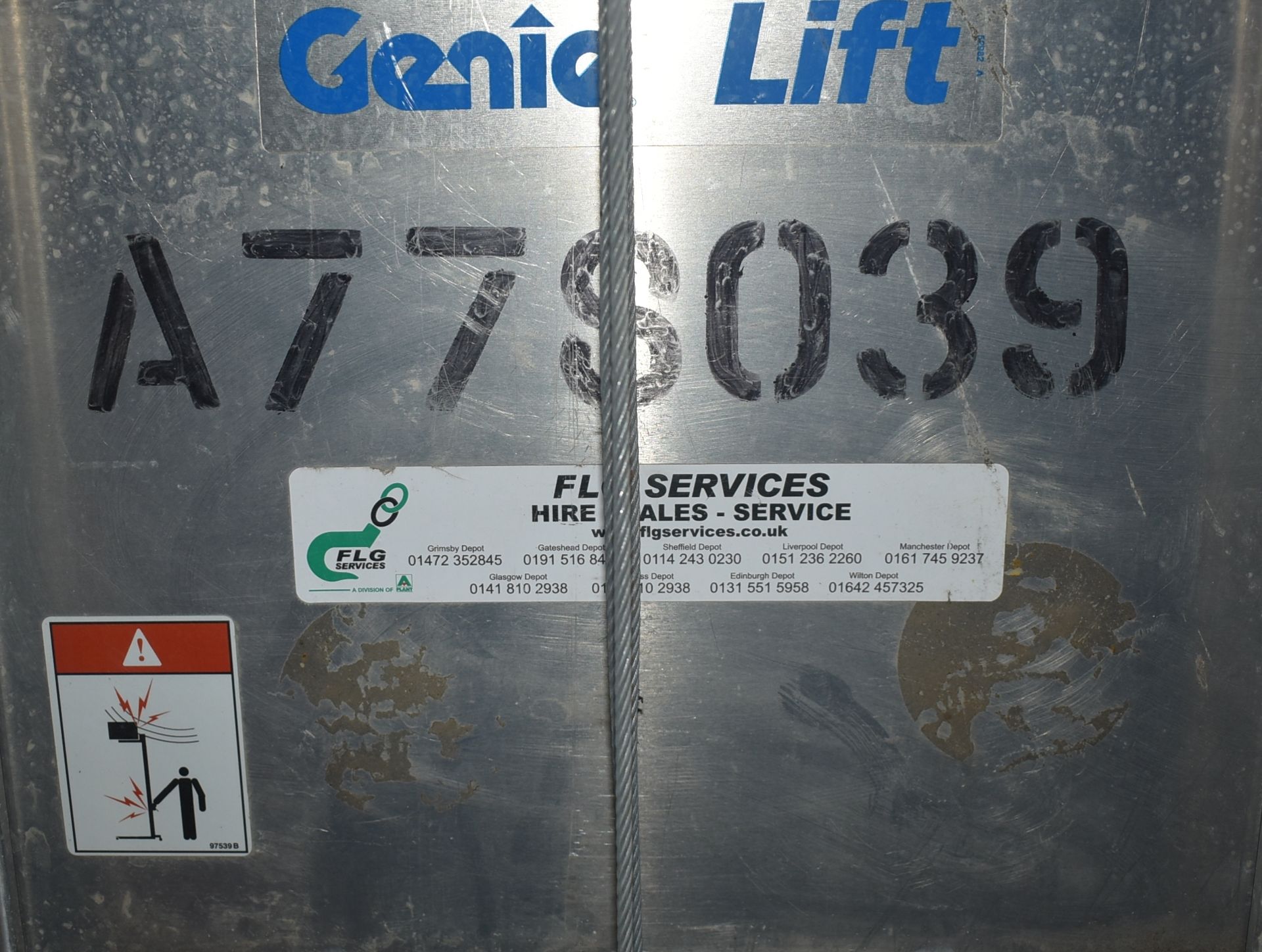 1 x Genie Standard Base Material Lift - Image 5 of 12