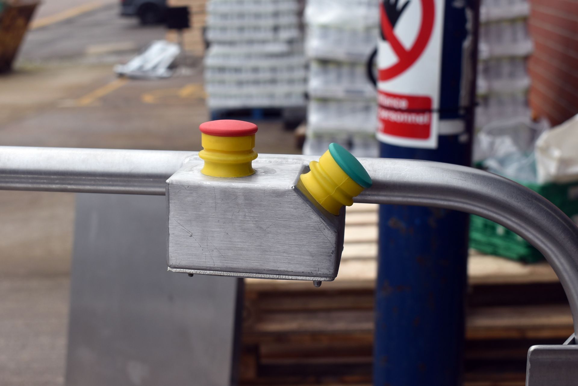 1 x Lave Botte 2 - CC2000 Sole and Boot Cleaner Machine - Ref: CHR107 - CL823 - Location: Altrincham - Image 5 of 10